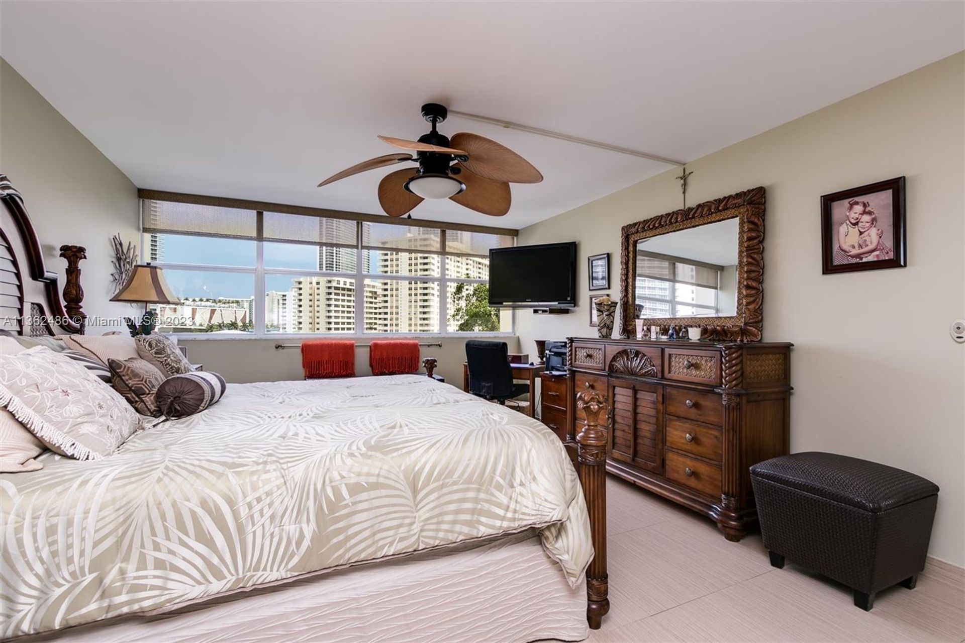 Condominium in Hallandale Beach, Florida 11642987