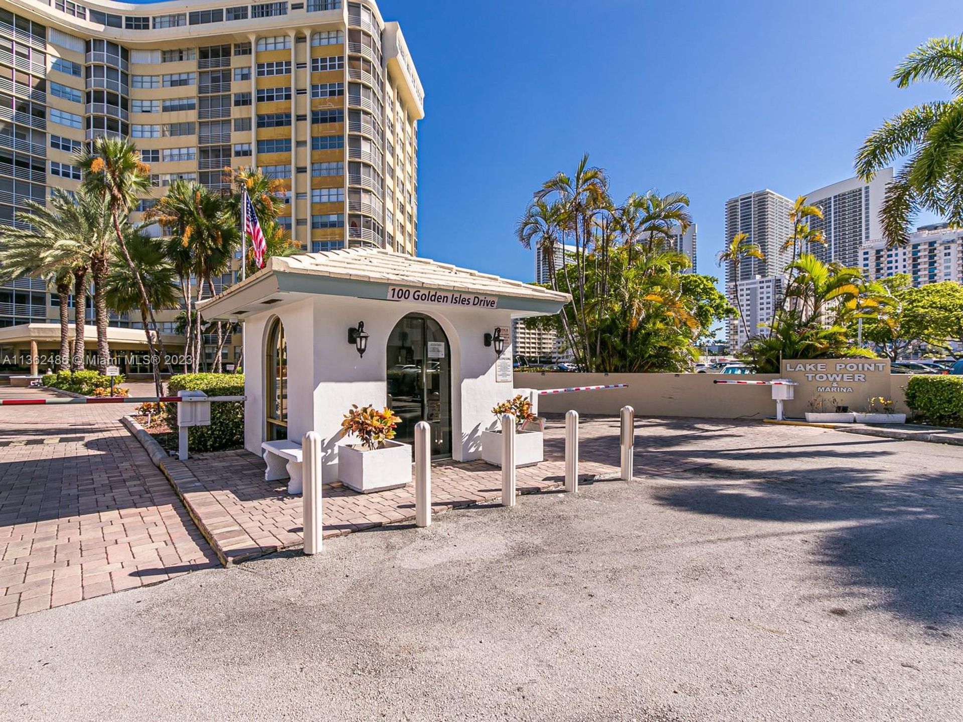 Condominium in Hallandale Beach, Florida 11642987