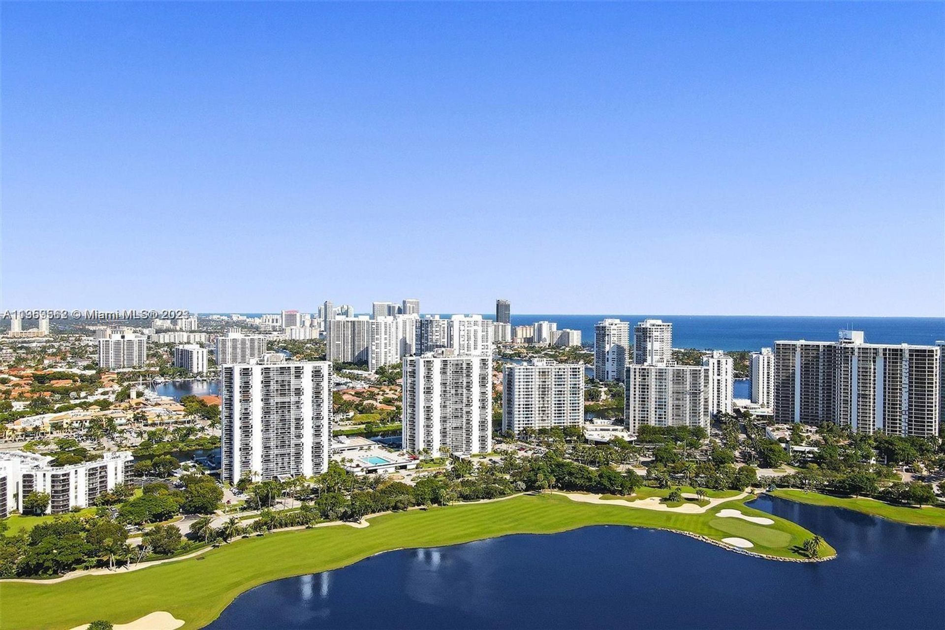 קוֹנדוֹמִינִיוֹן ב Aventura, Florida 11644876