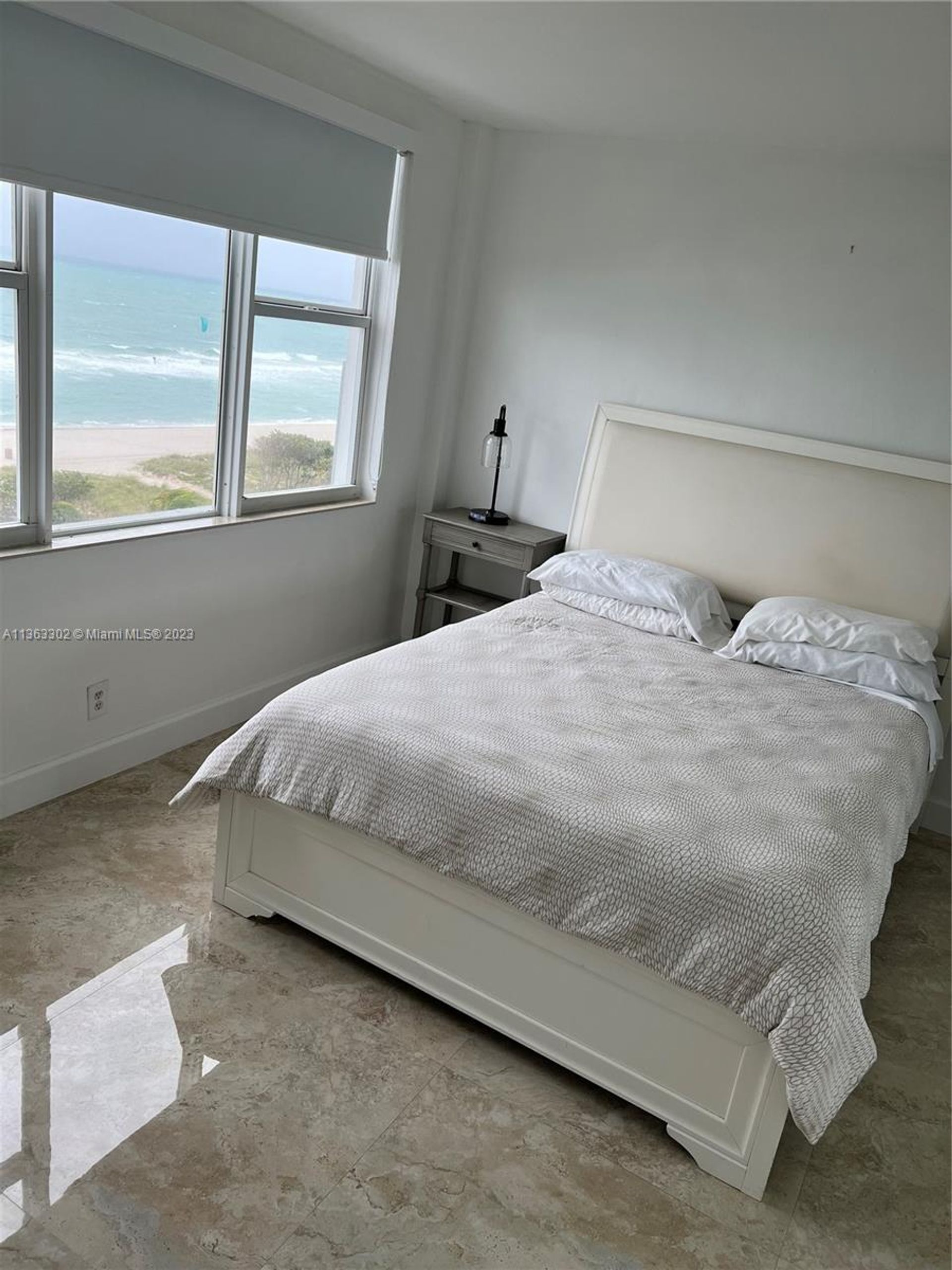 मकान में Surfside, Florida 11646330