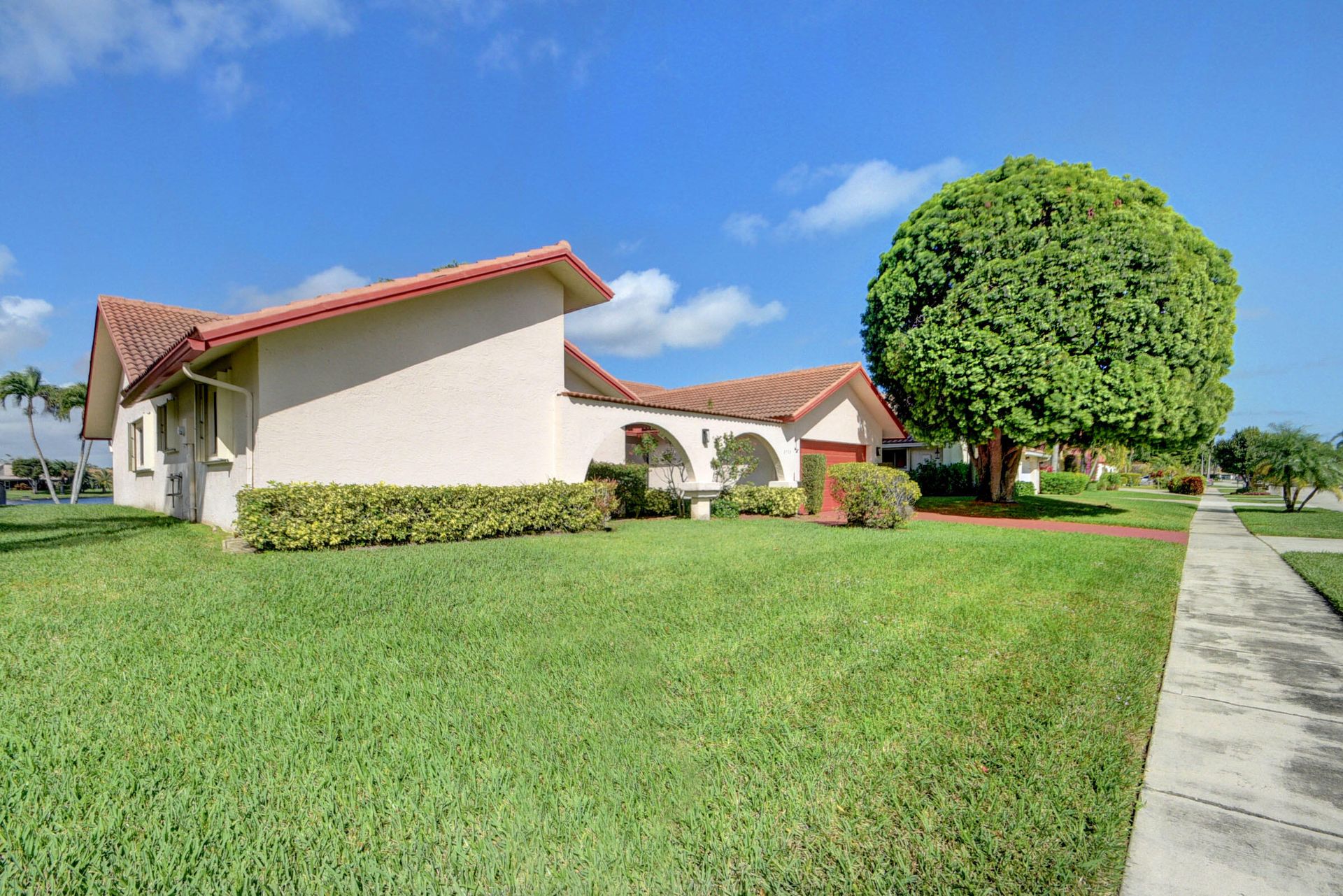 House in Boynton Beach, Florida 11646358