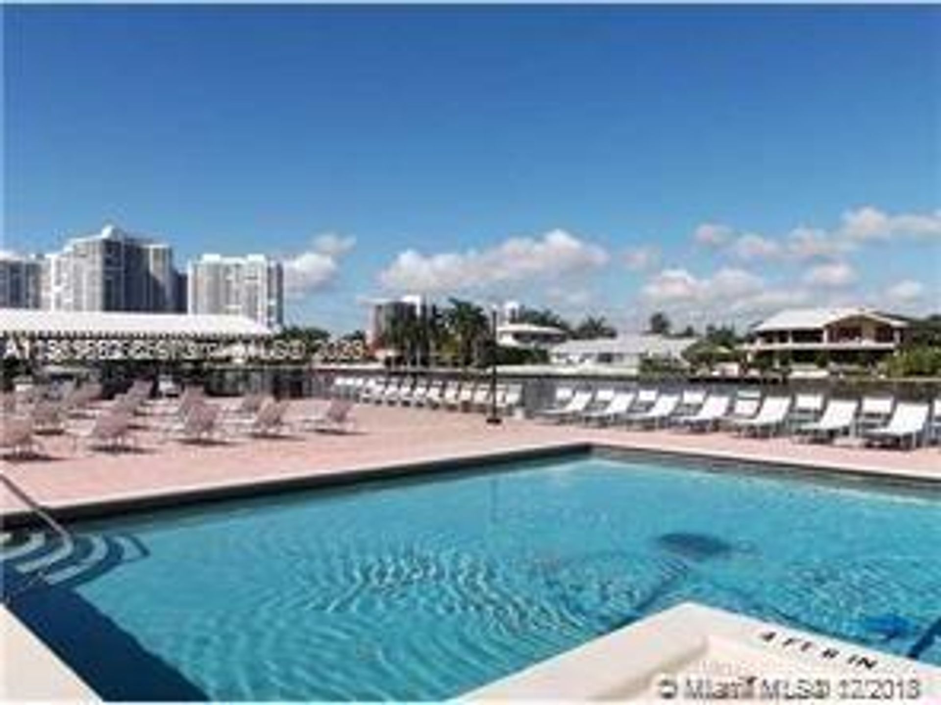 Hus i Hallandale Beach, Florida 11648109