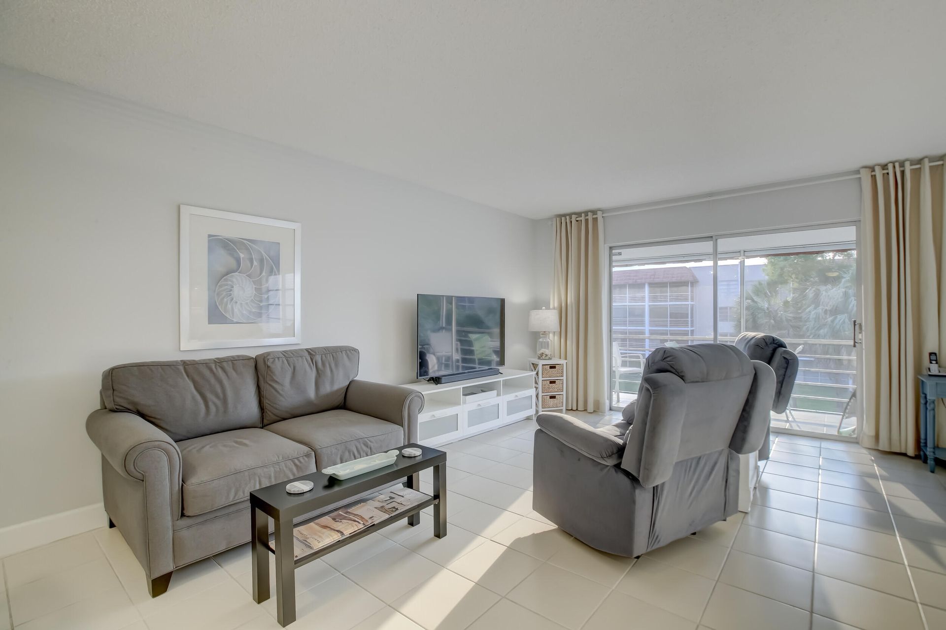 Condominium in Lauderhill, Florida 11649052