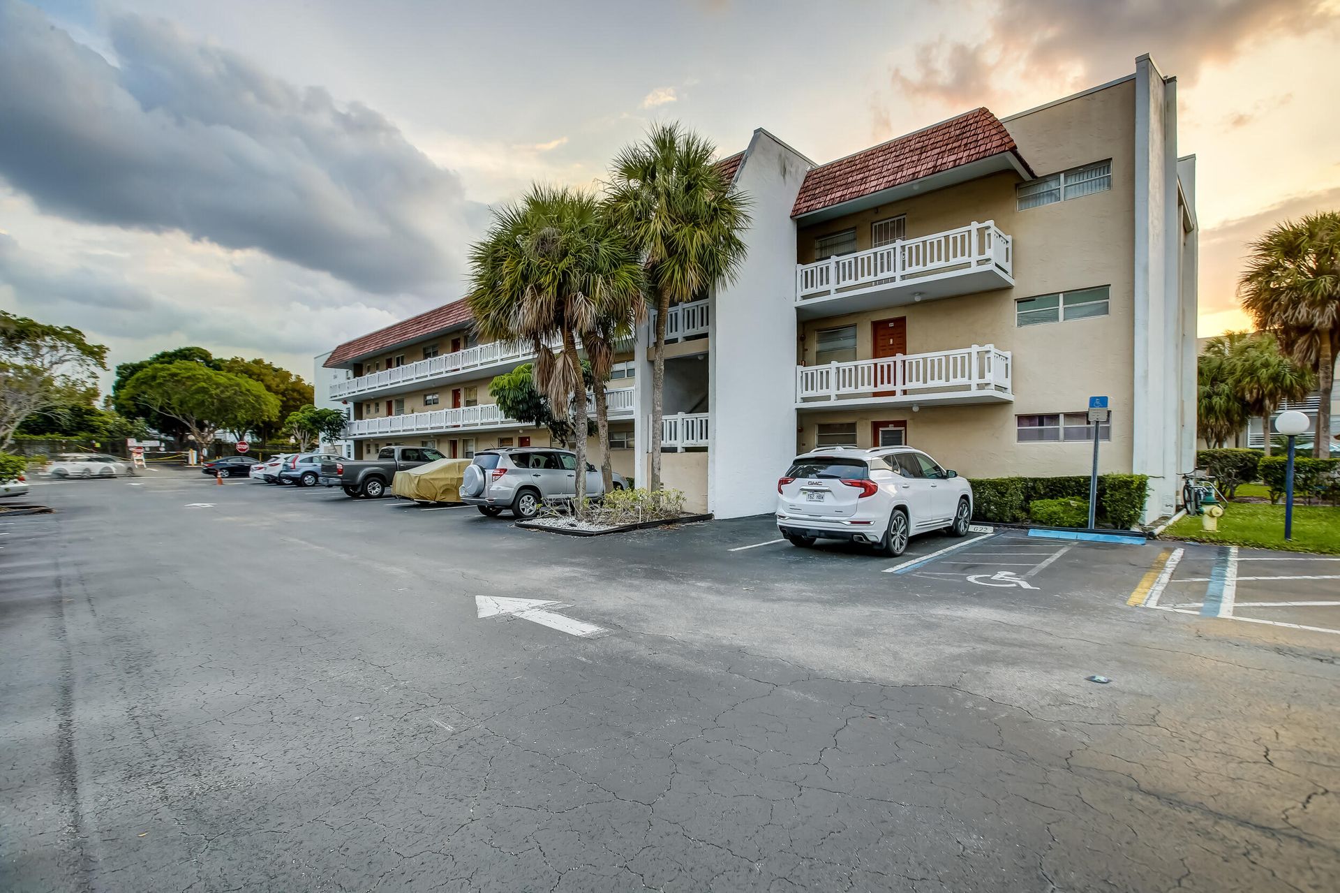 Condominium in Lauderhill, Florida 11649052