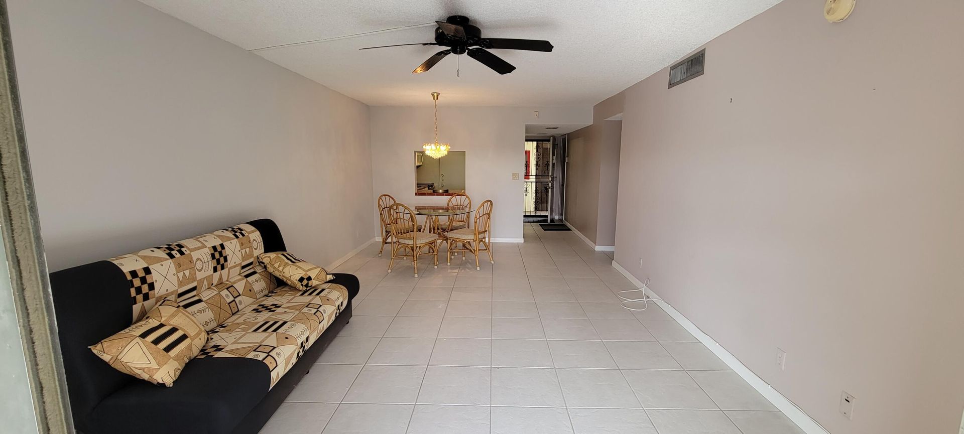 קוֹנדוֹמִינִיוֹן ב Brentwood Estates, Florida 11649060