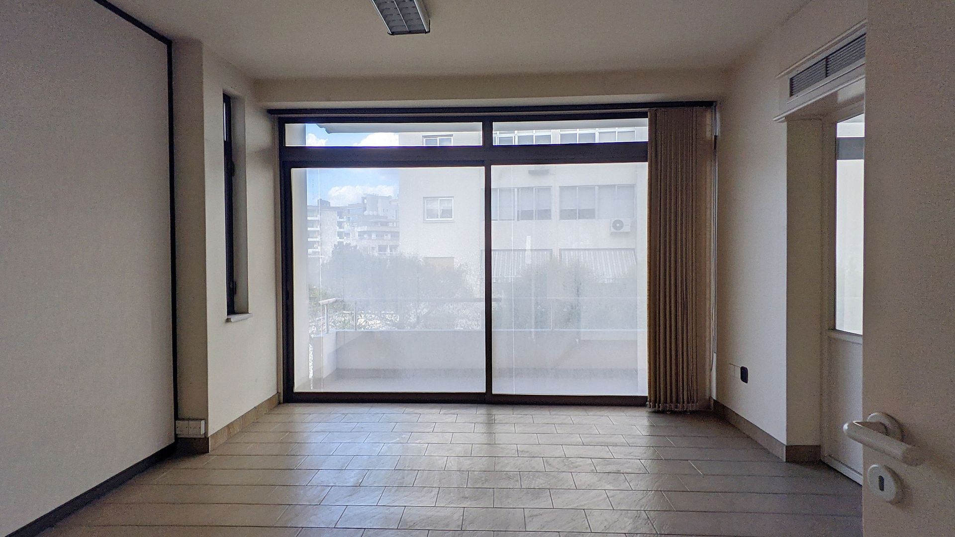 Pejabat dalam Nicosia, Nicosia 11650869