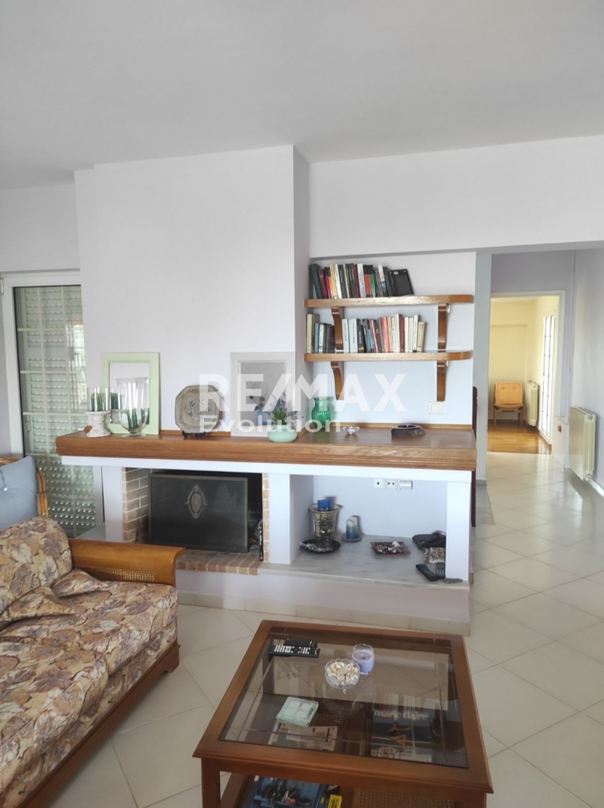 Condominium dans Agia Marina,  11654347