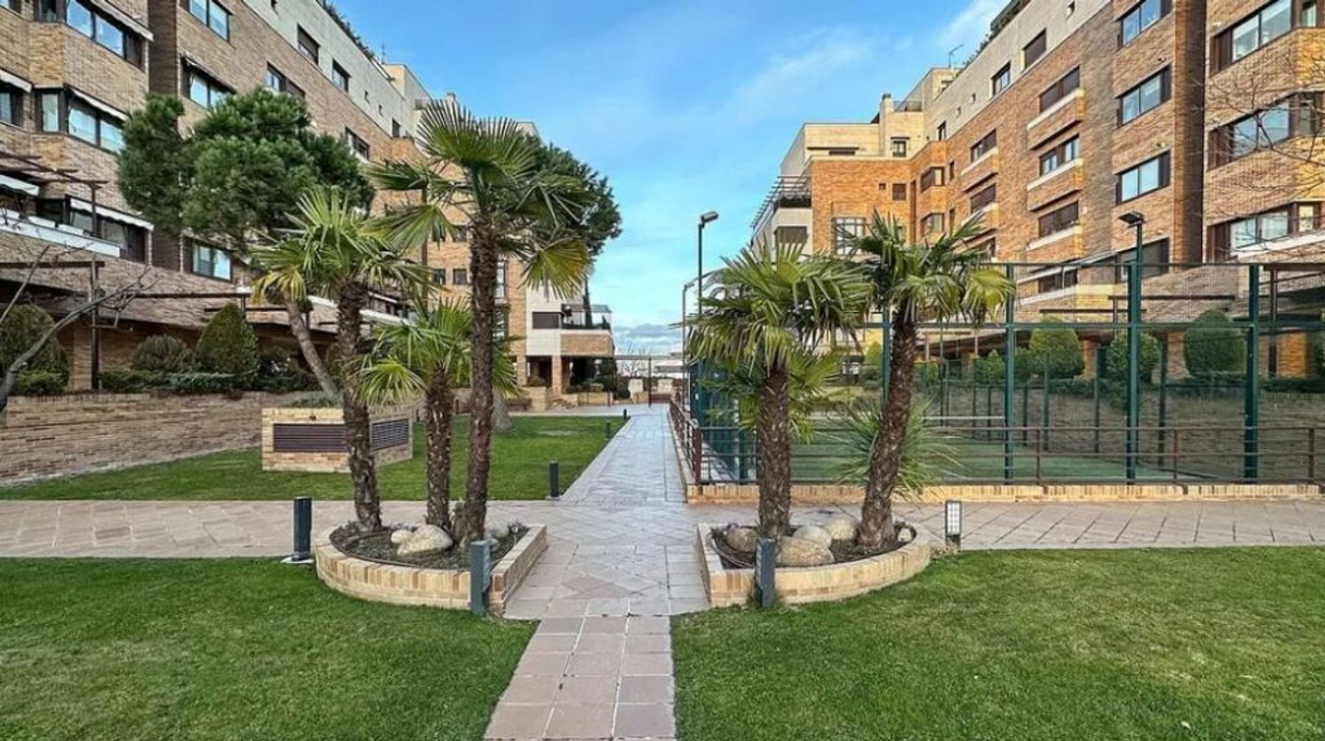 Condominium in Madrid, Comunidad de Madrid 11655547