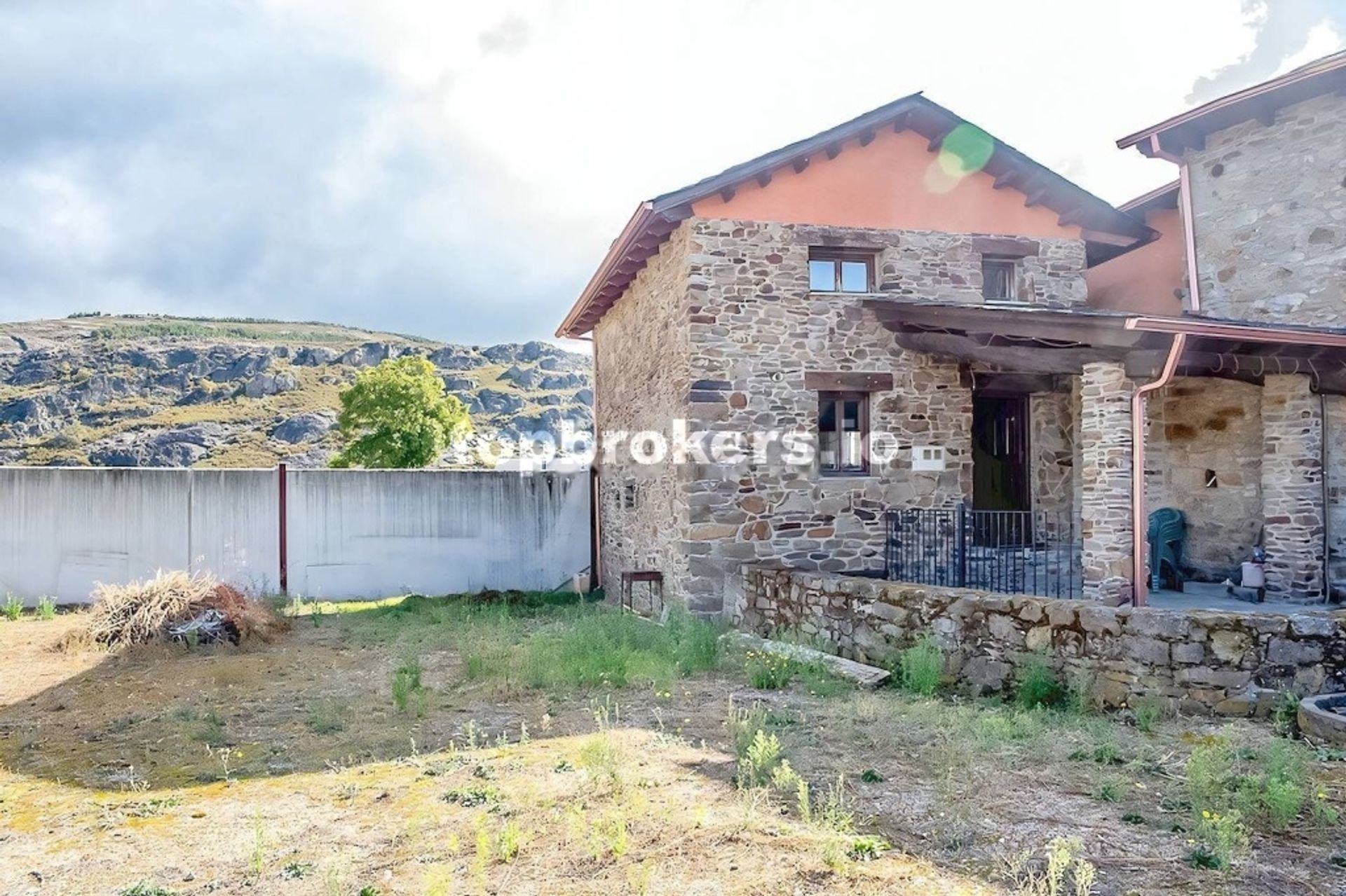 House in Oteruelo de la Valdoncina, Castilla y León 11656687