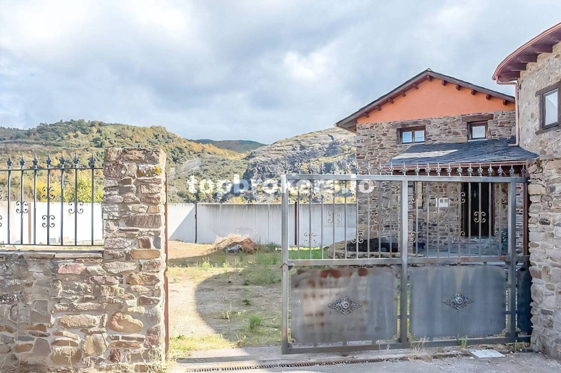 House in Oteruelo de la Valdoncina, Castilla y León 11656687