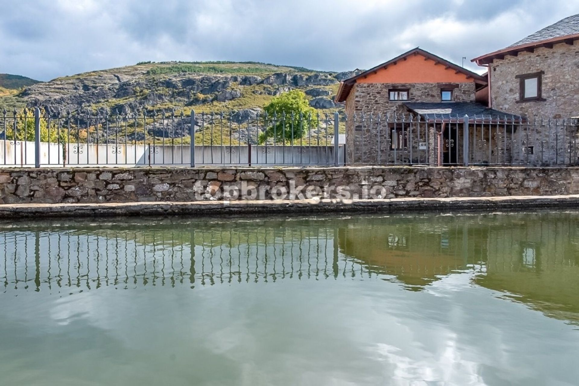 بيت في Oteruelo de la Valdoncina, Castilla y León 11656687