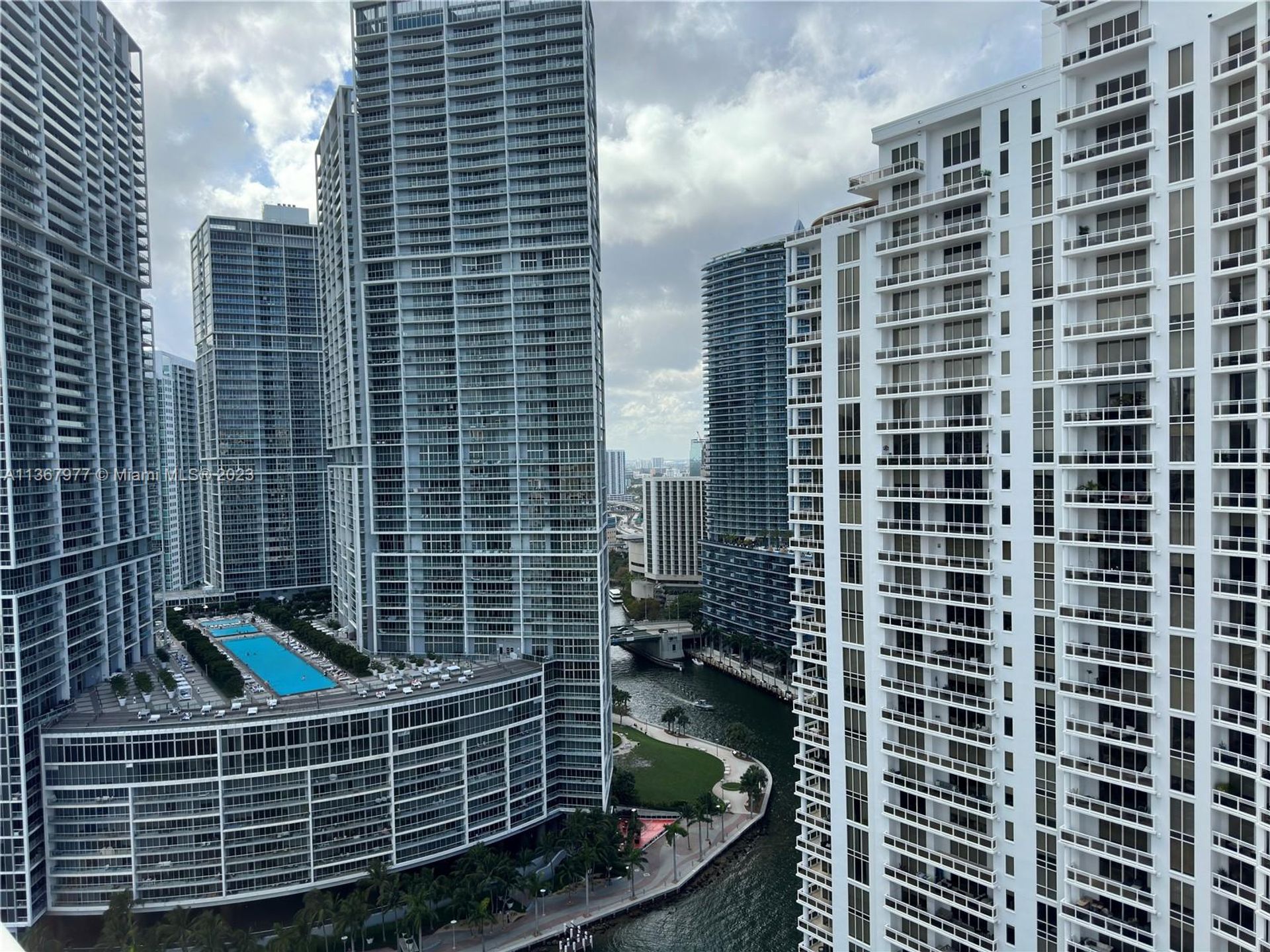 房子 在 Miami, Florida 11656778