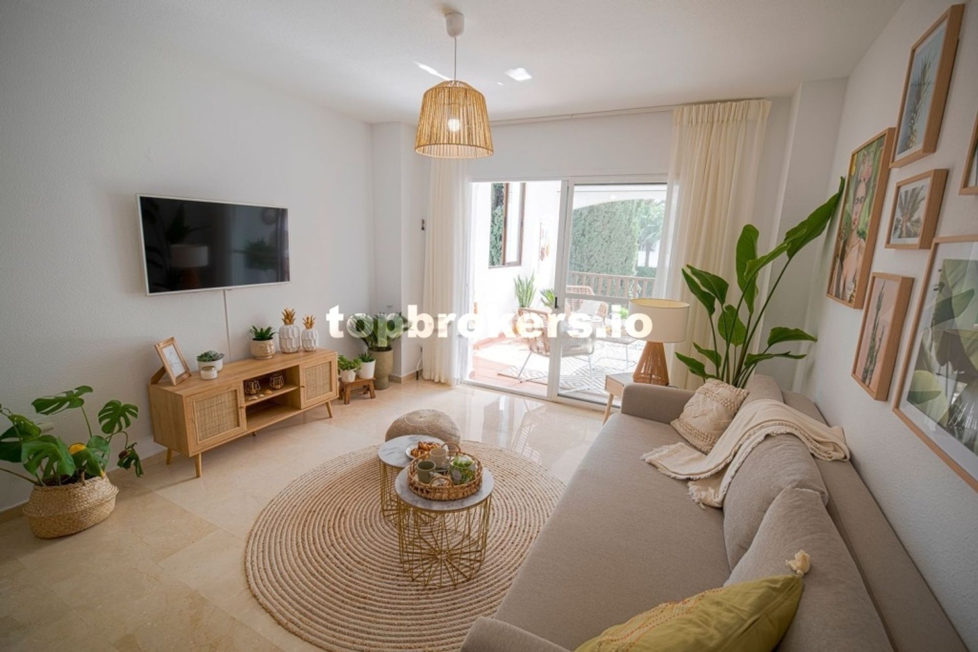 Condominium in San Pedro de Alcántara, Andalusië 11657591