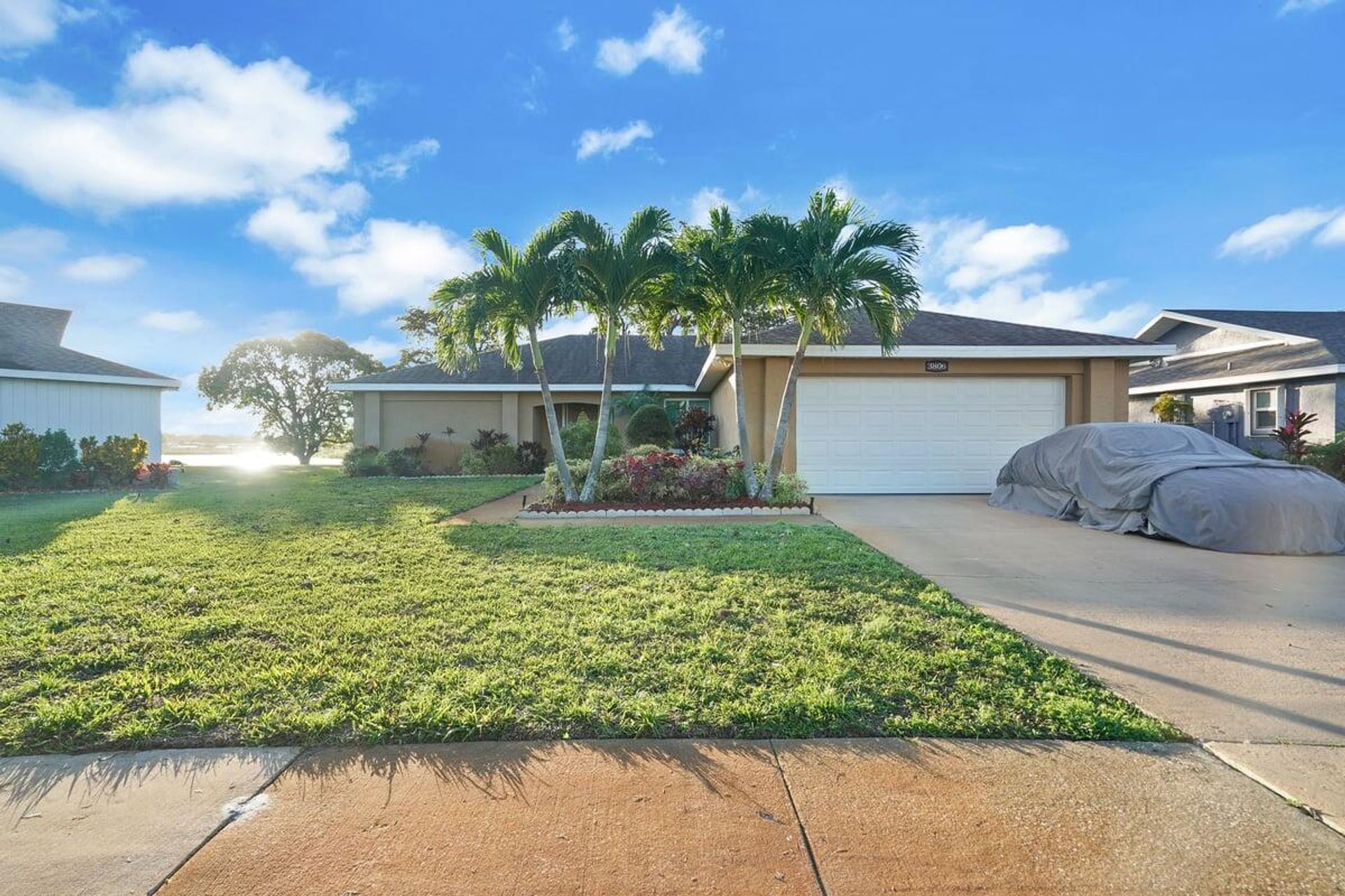 House in Mangonia Park, Florida 11657729