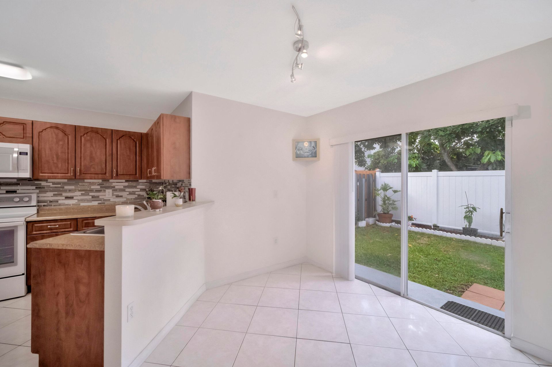 rumah dalam Miami Gardens, Florida 11657756