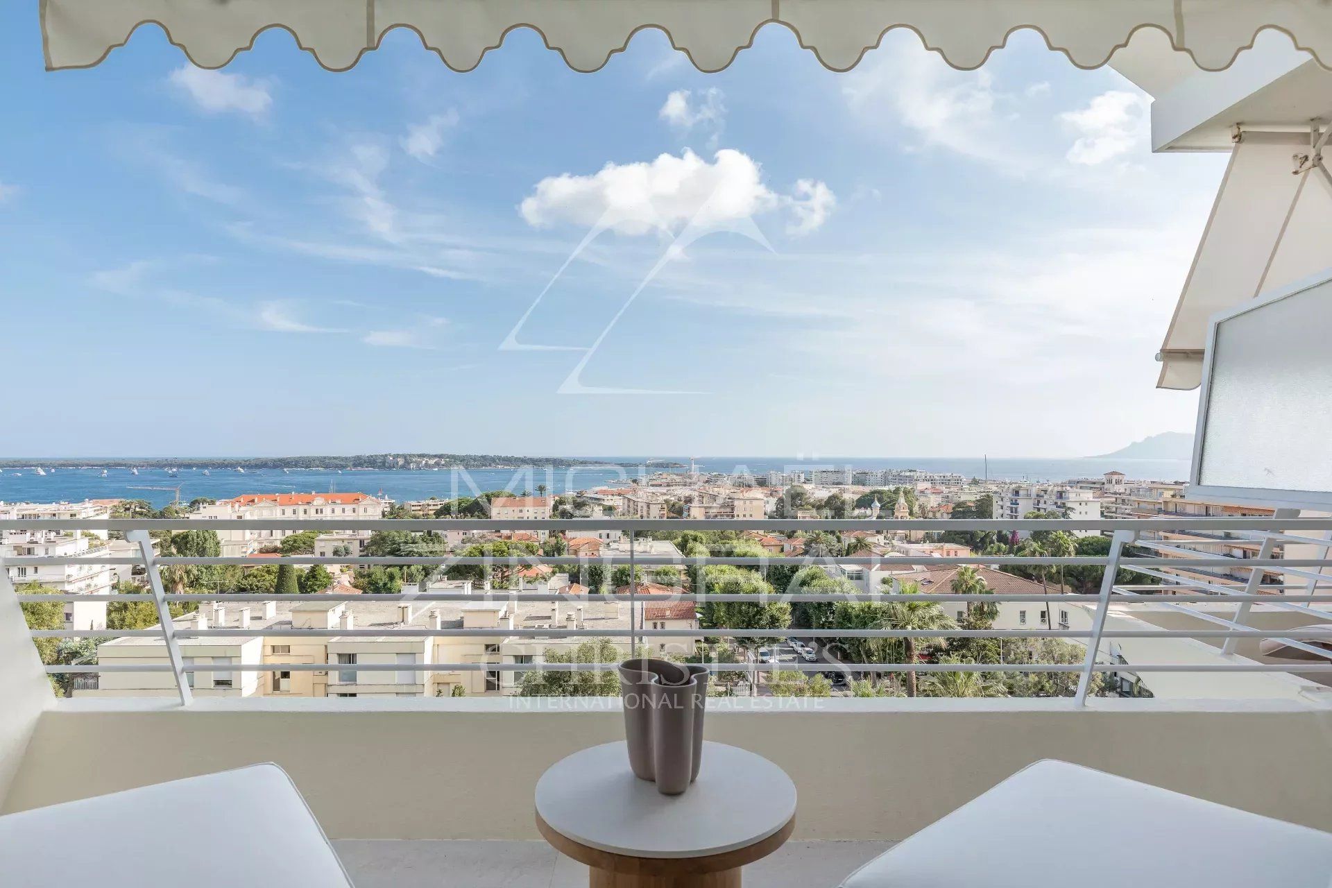 Residential in Cannes, Alpes-Maritimes 11658500