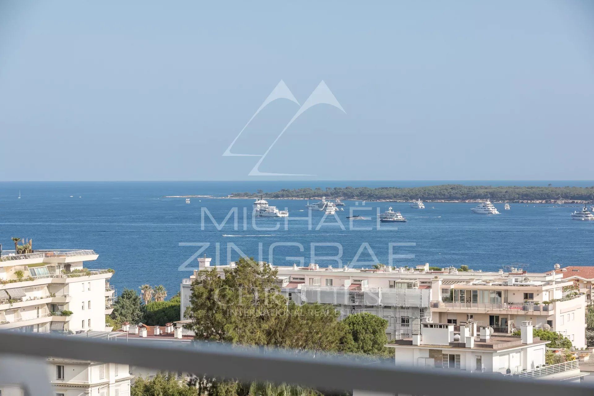 Residential in Cannes, Alpes-Maritimes 11658500