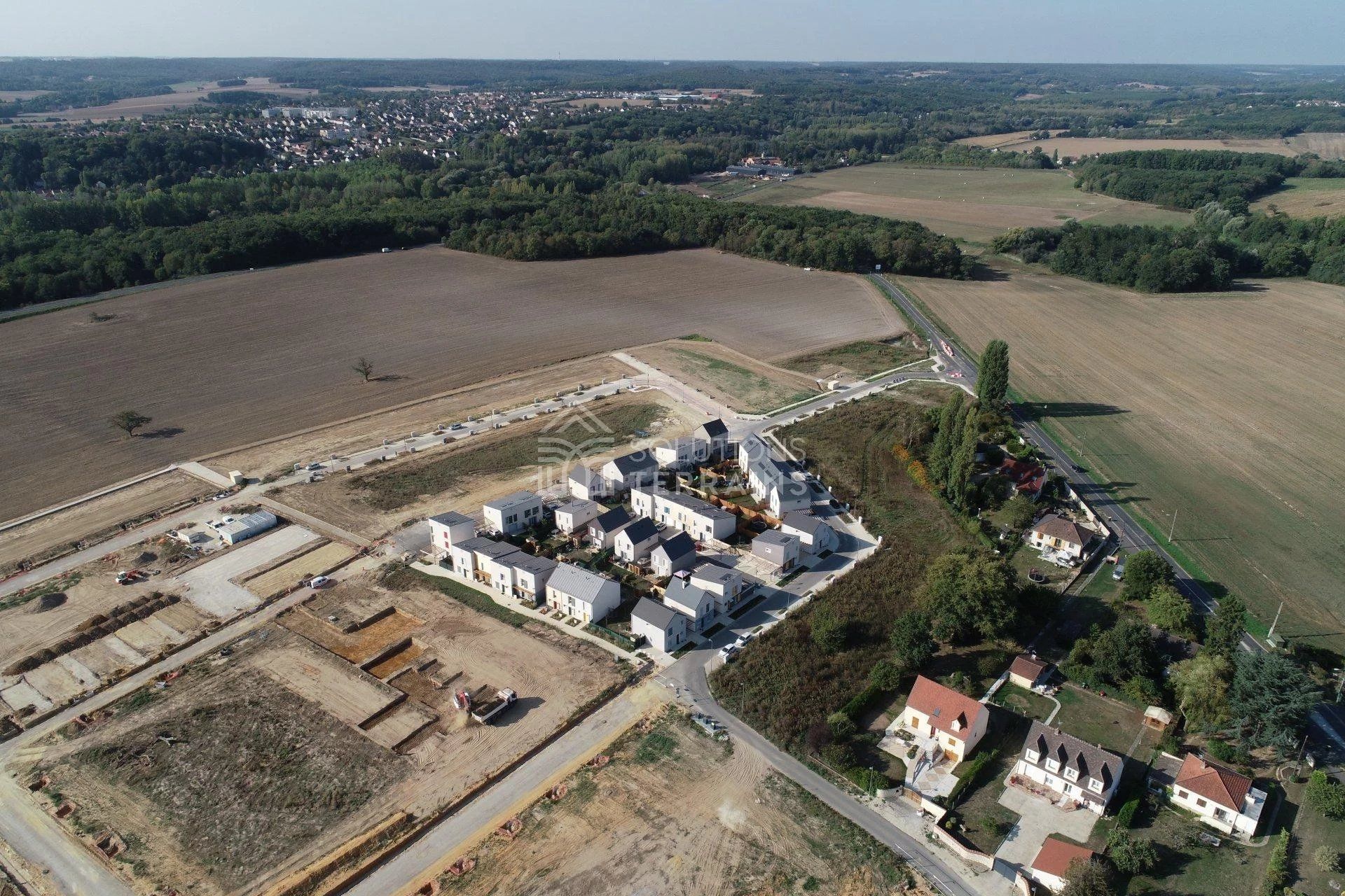 Land im Bruyères-le-Châtel, Ile-de-France 11658523