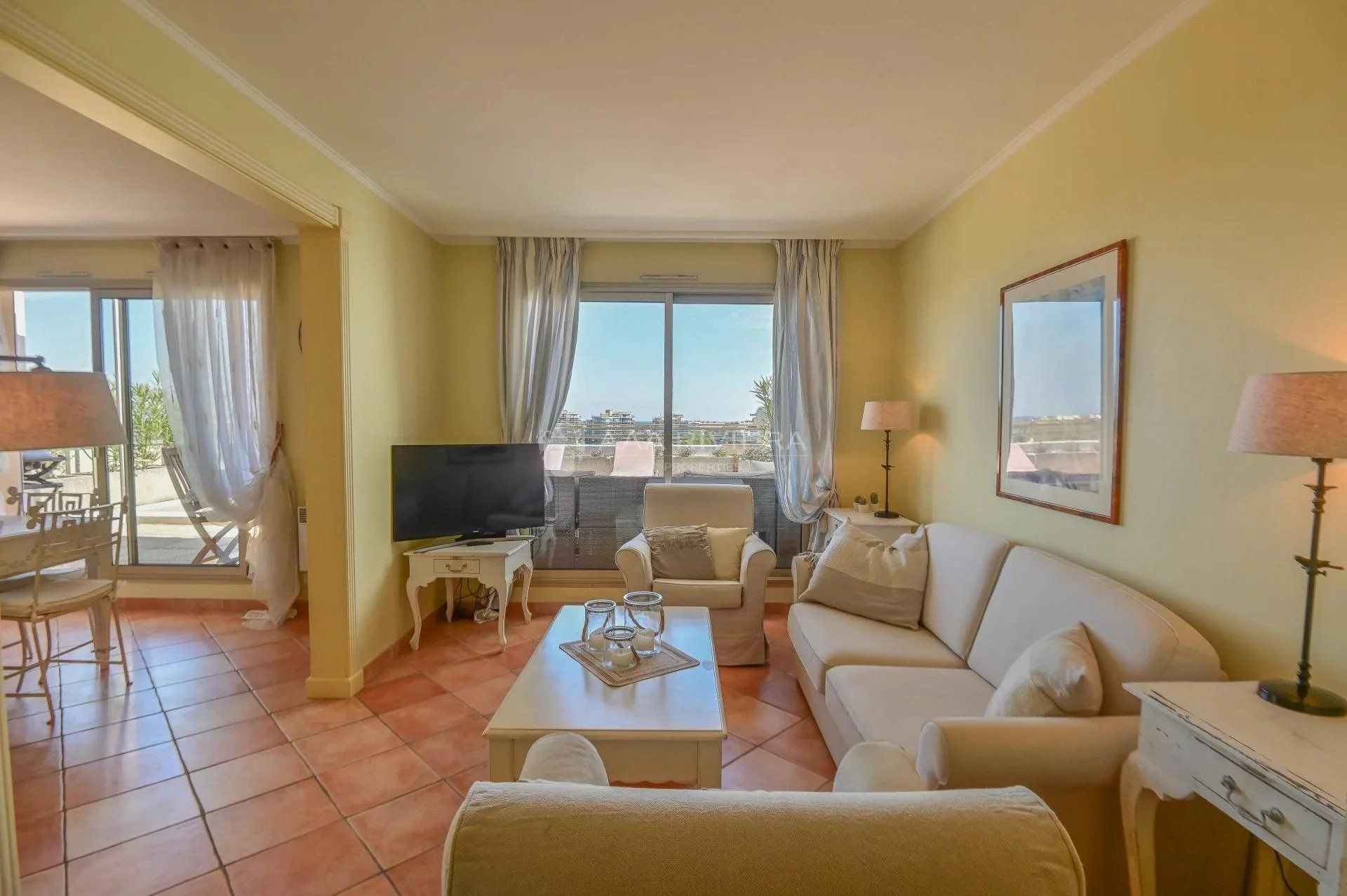 Жилой в Mandelieu-la-Napoule, Alpes-Maritimes 11659222