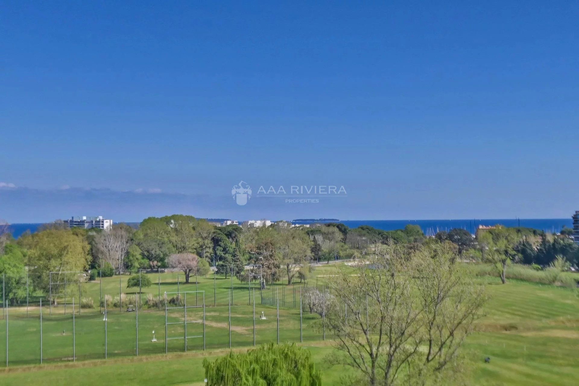 Condominio nel Mandelieu-la-Napoule, Alpes-Maritimes 11659222