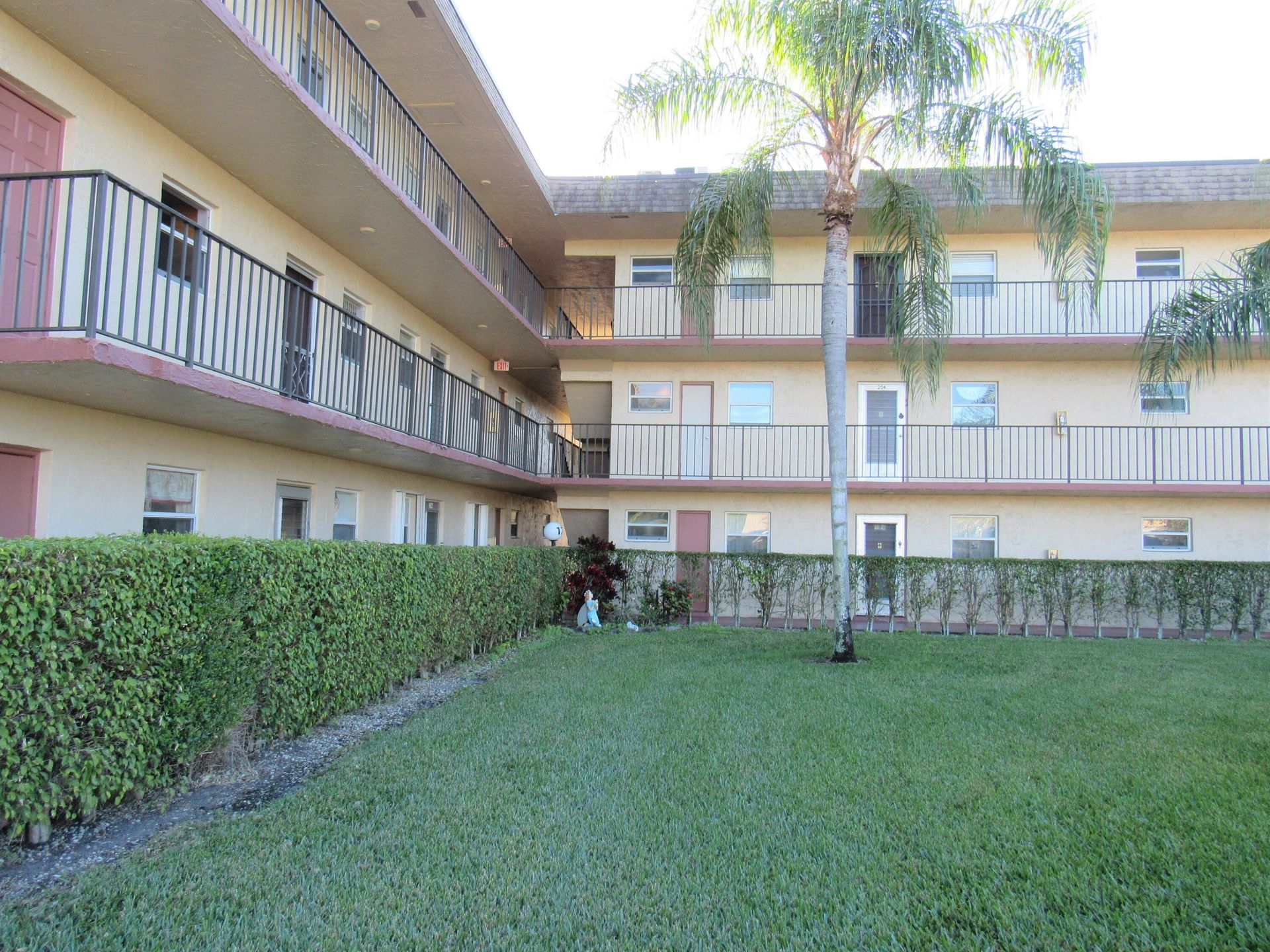 Condominium in Palm Springs, Florida 11659881