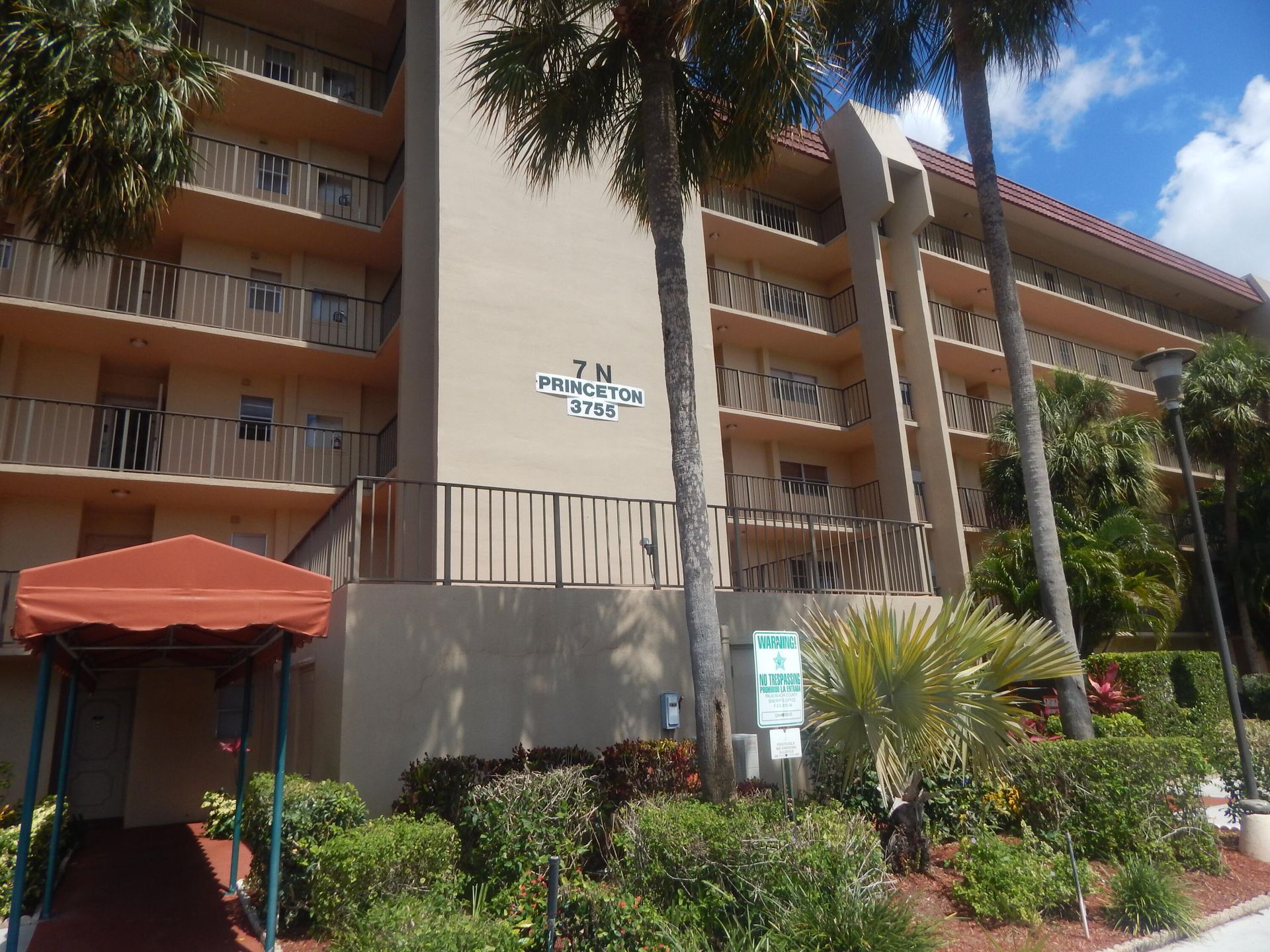 Condominium in Groenacres, Florida 11659911