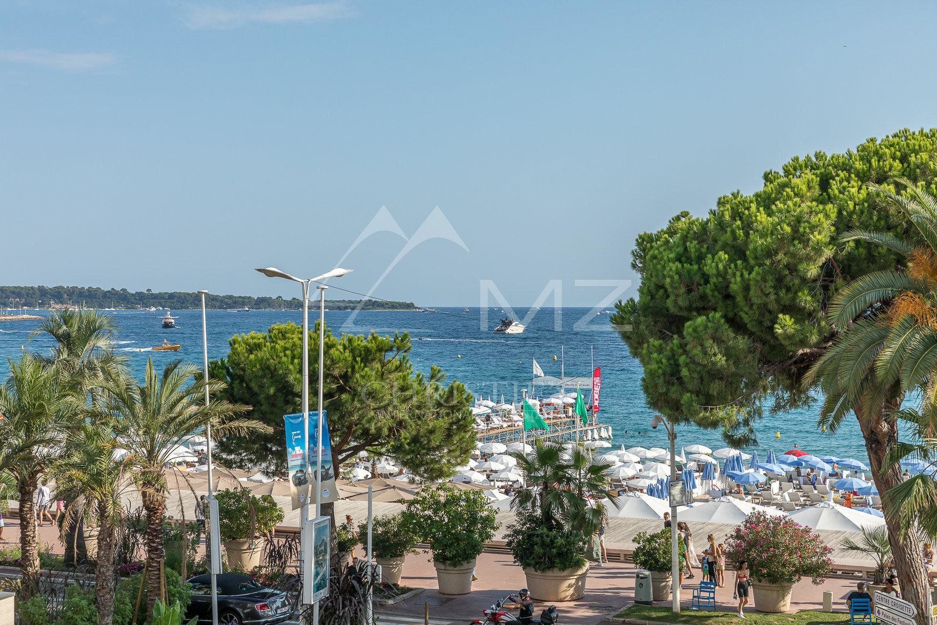 Condominium in Le Cannet, Provence-Alpes-Cote d'Azur 11660197