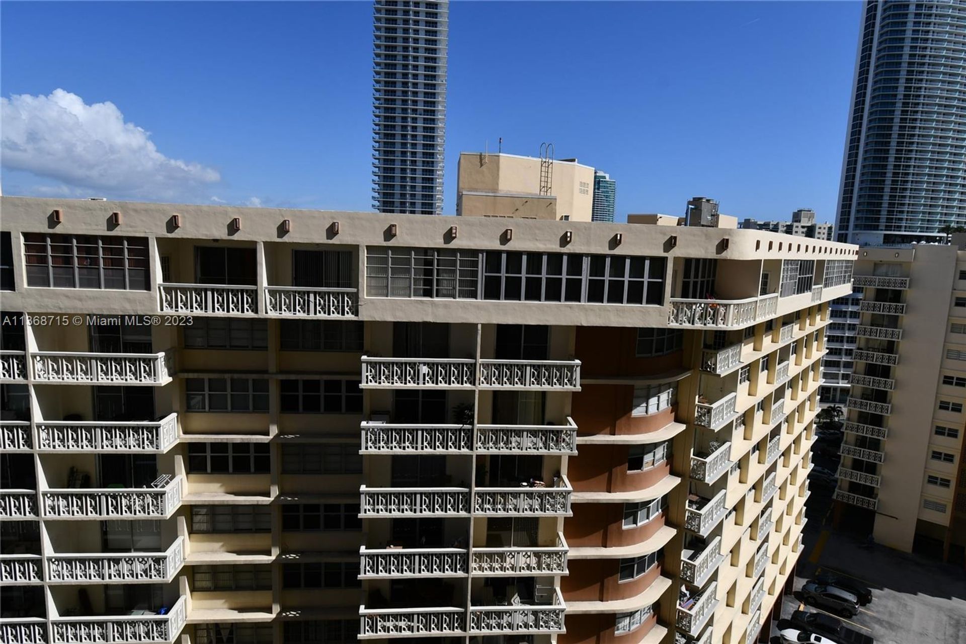 Casa nel Spiaggia di Hallandale, Florida 11662329