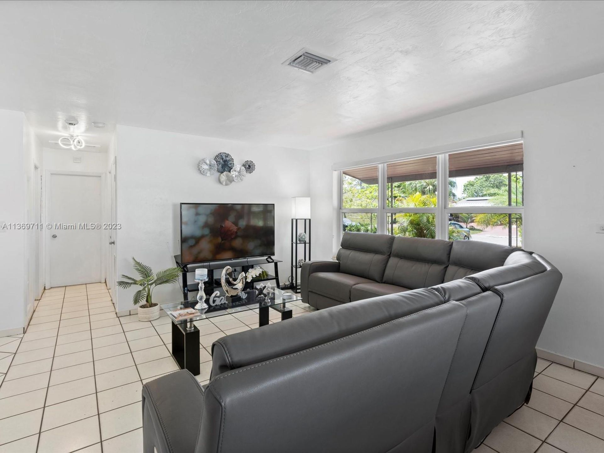 House in Miramar, Florida 11662340