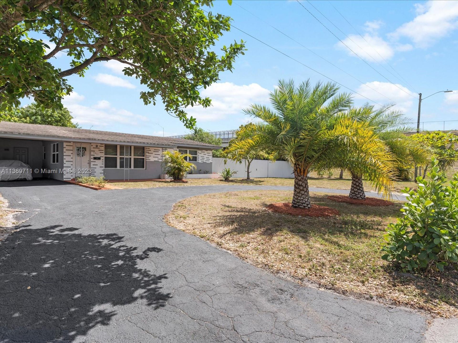 House in Miramar, Florida 11662340