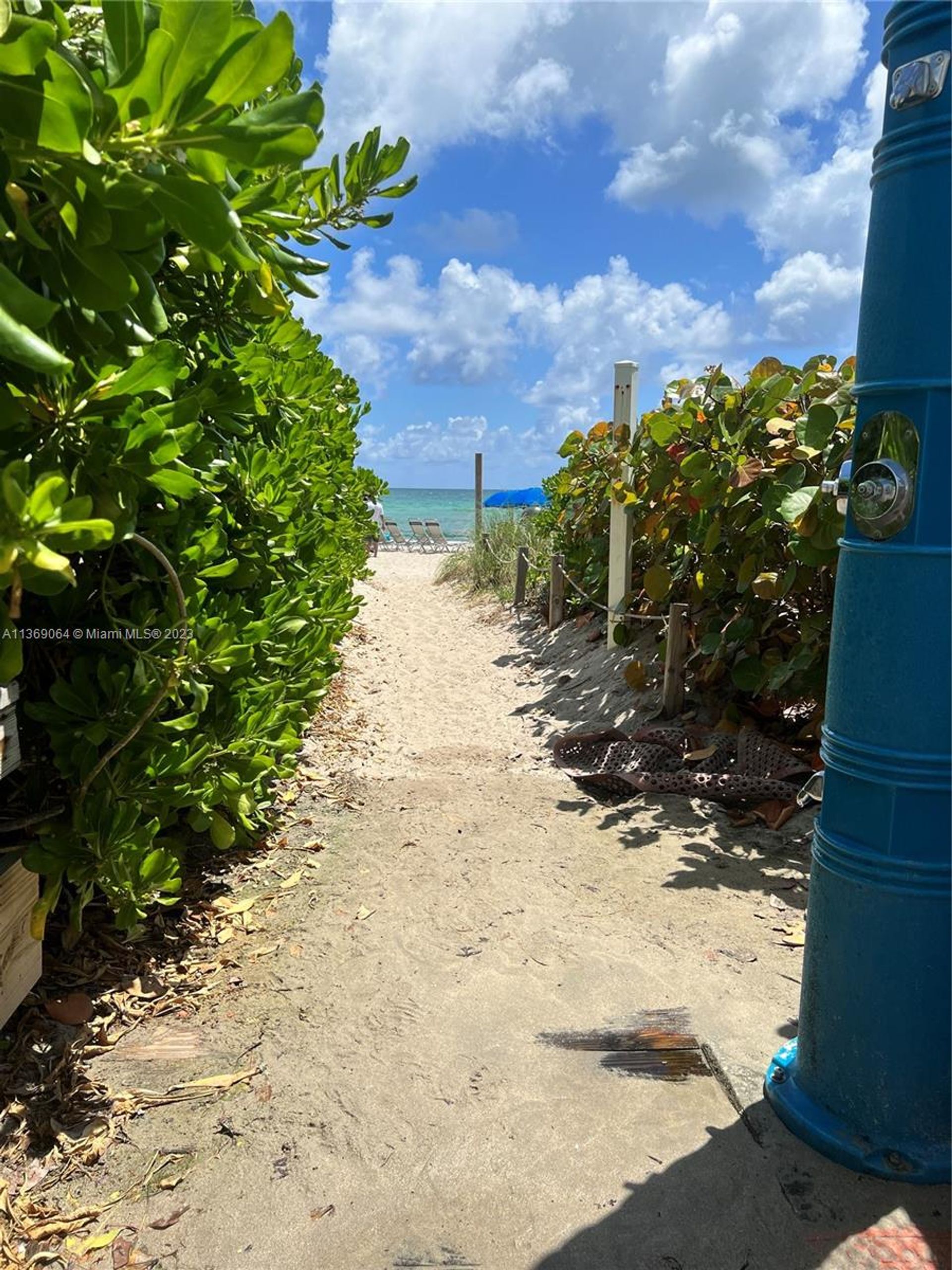 жилой дом в Hallandale Beach, Florida 11662376