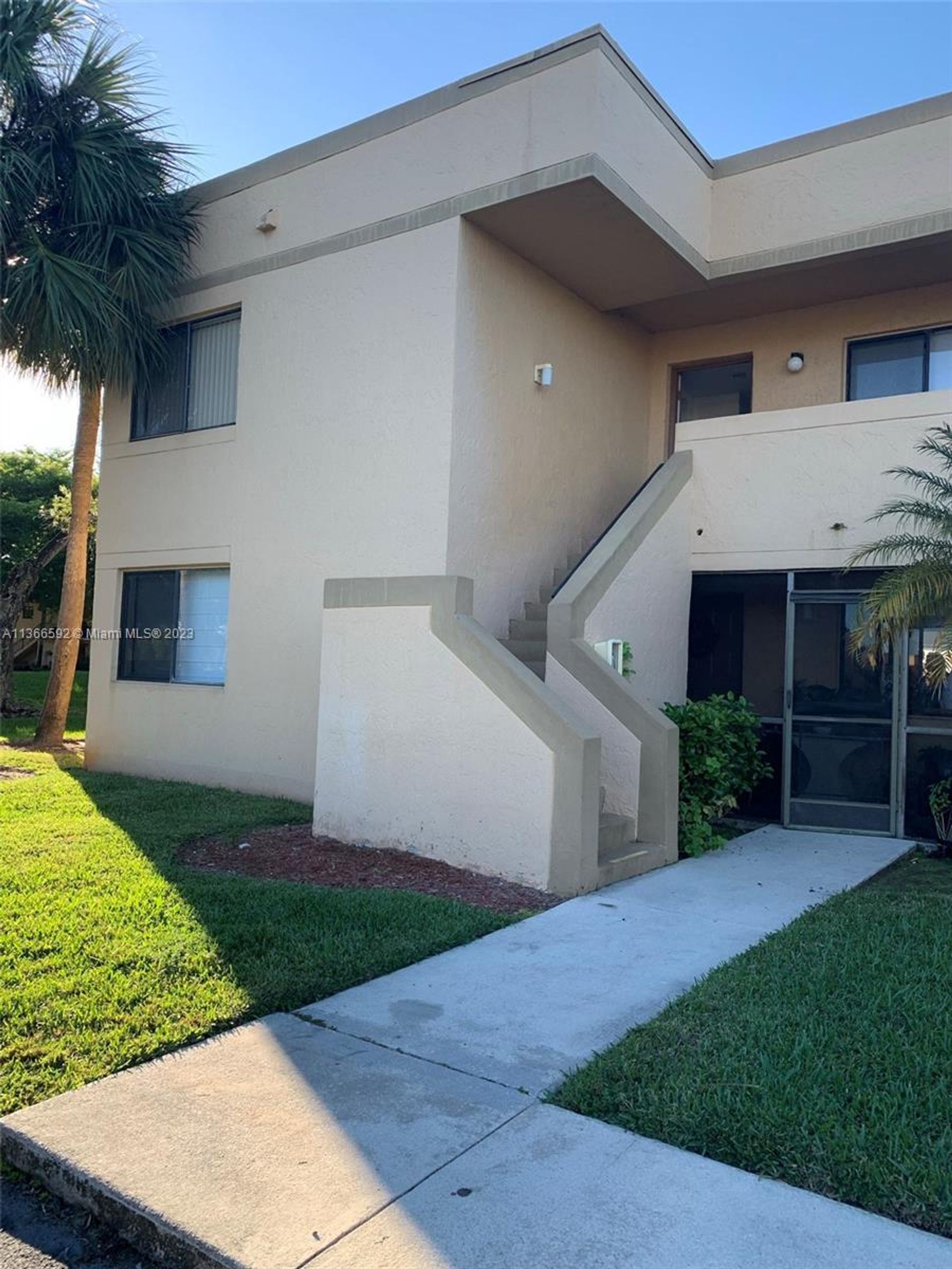 House in Weston, Florida 11662396