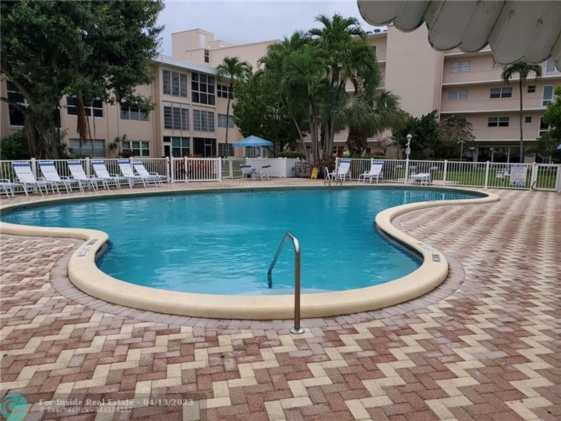 Condominio en Islas Pámpano, Florida 11662404