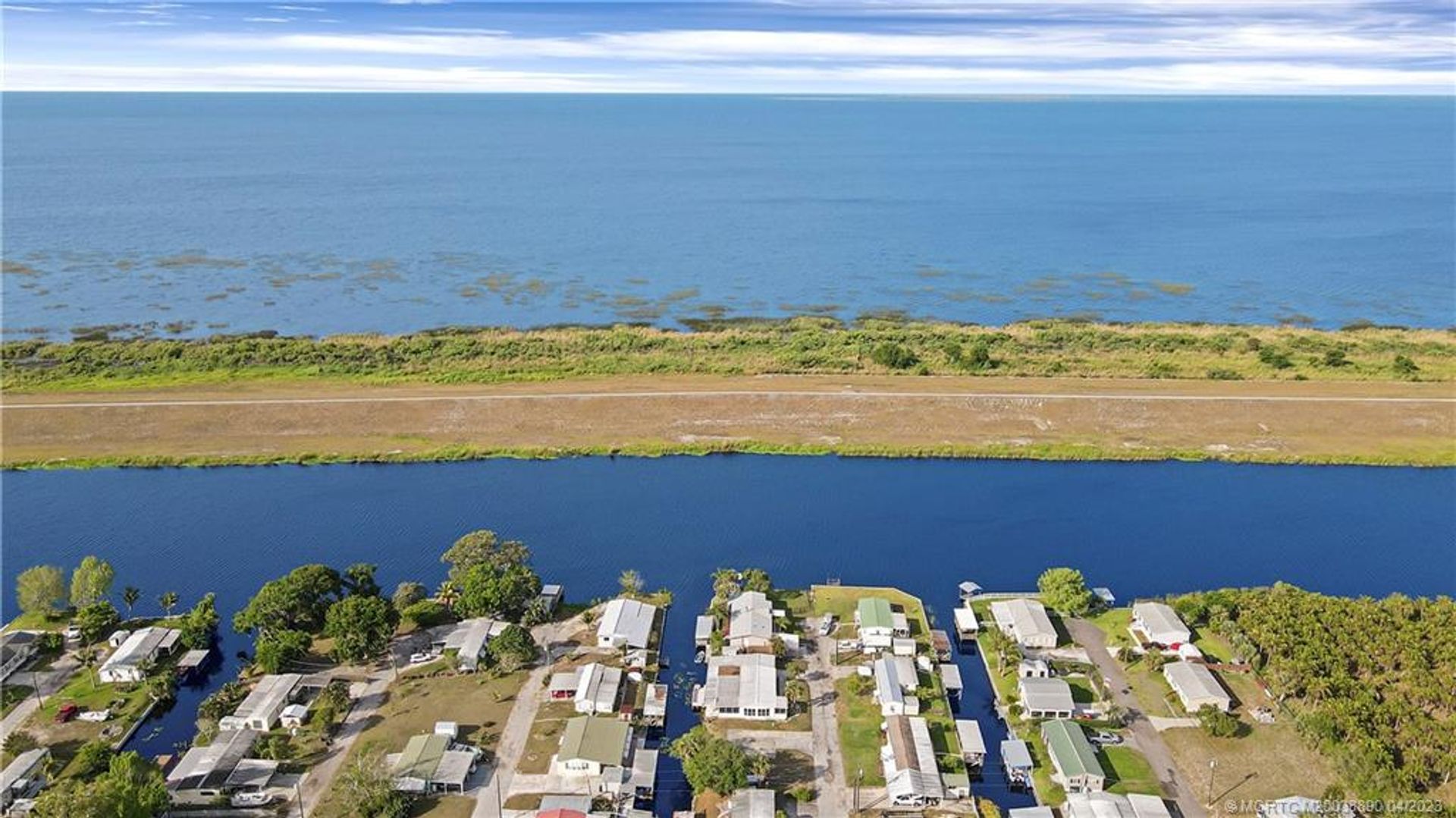 산업 에 Okeechobee, Florida 11669927