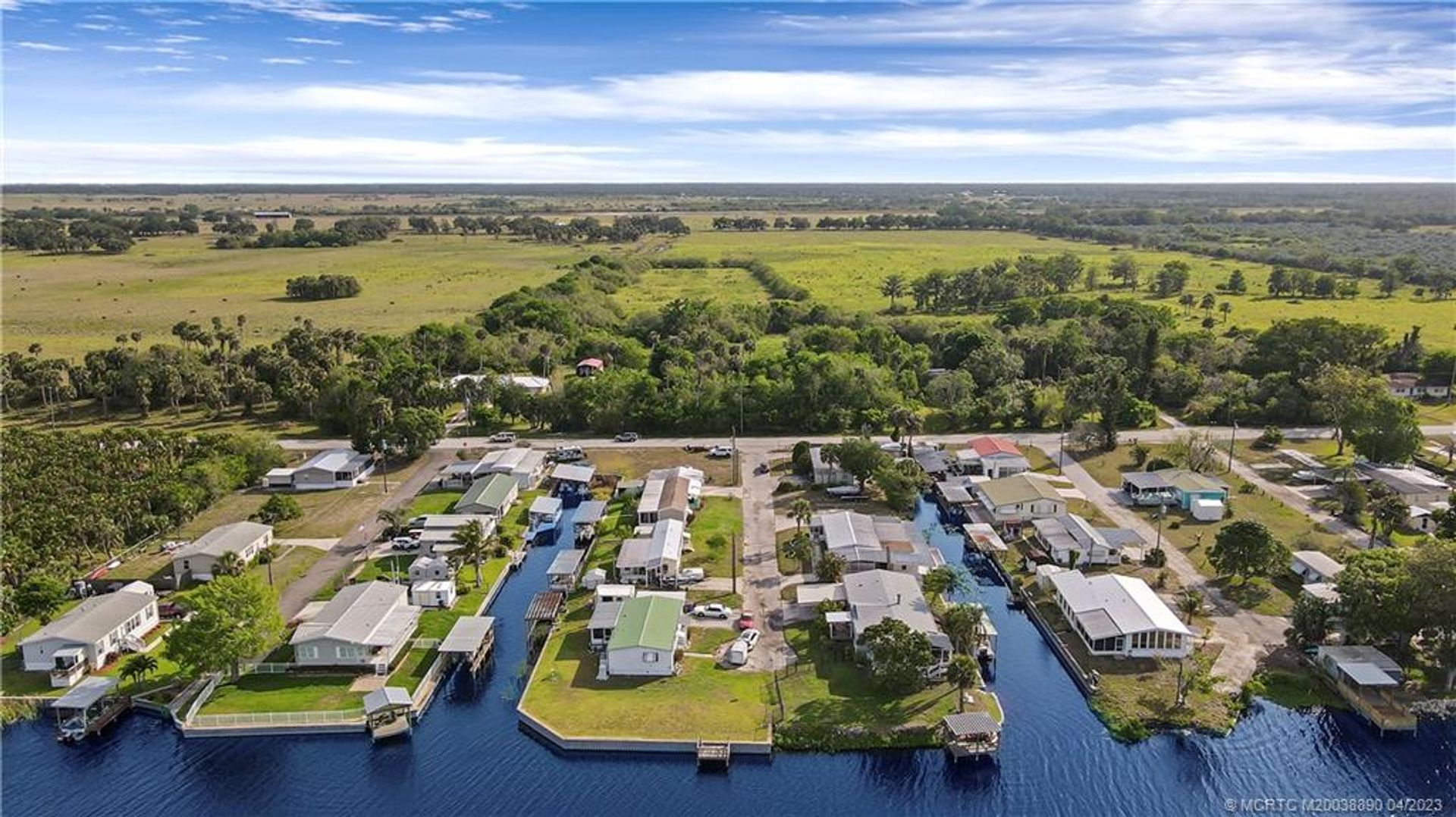 صناعي في Okeechobee, Florida 11669927