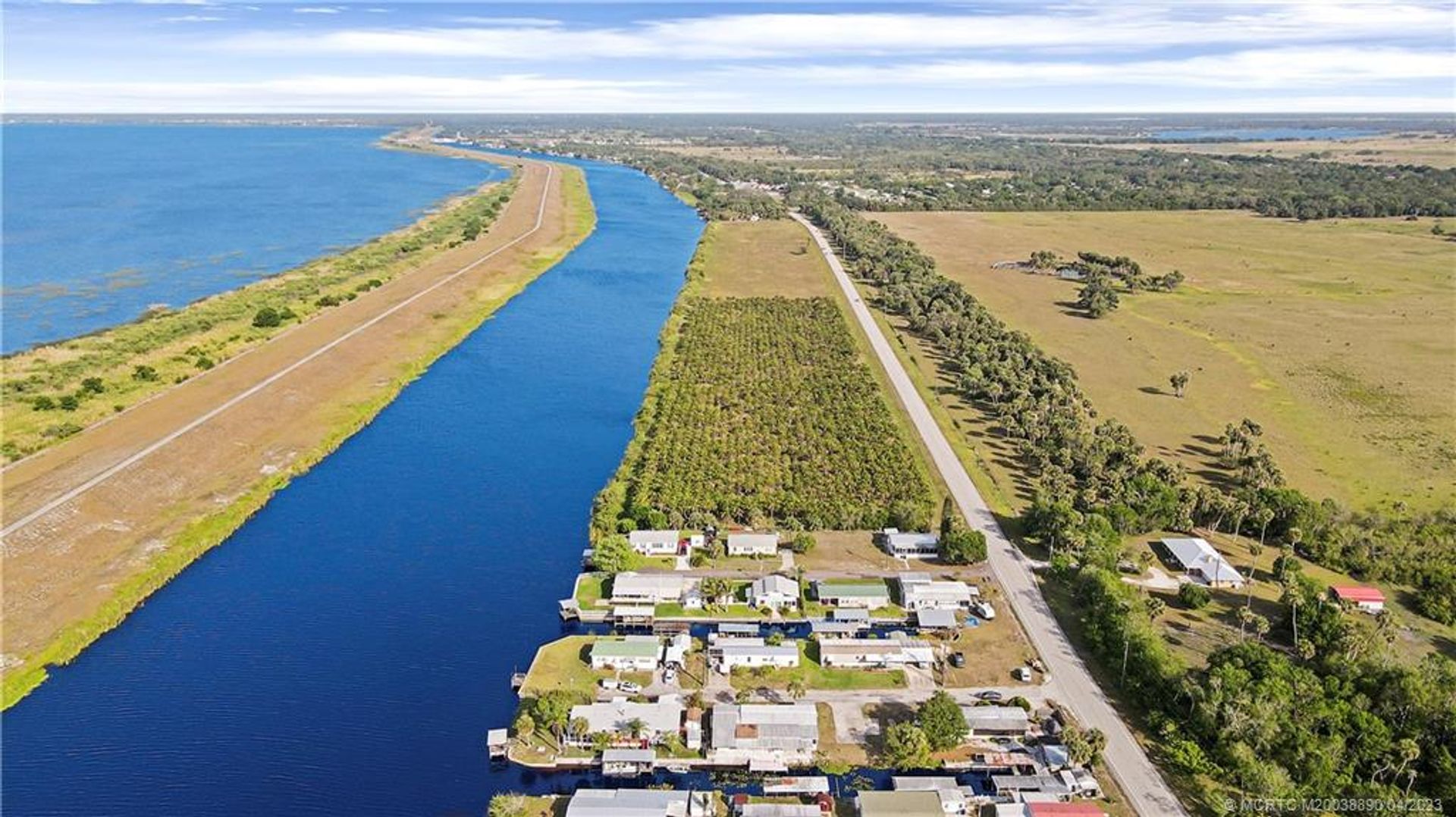 Промышленное в Okeechobee, Florida 11669927