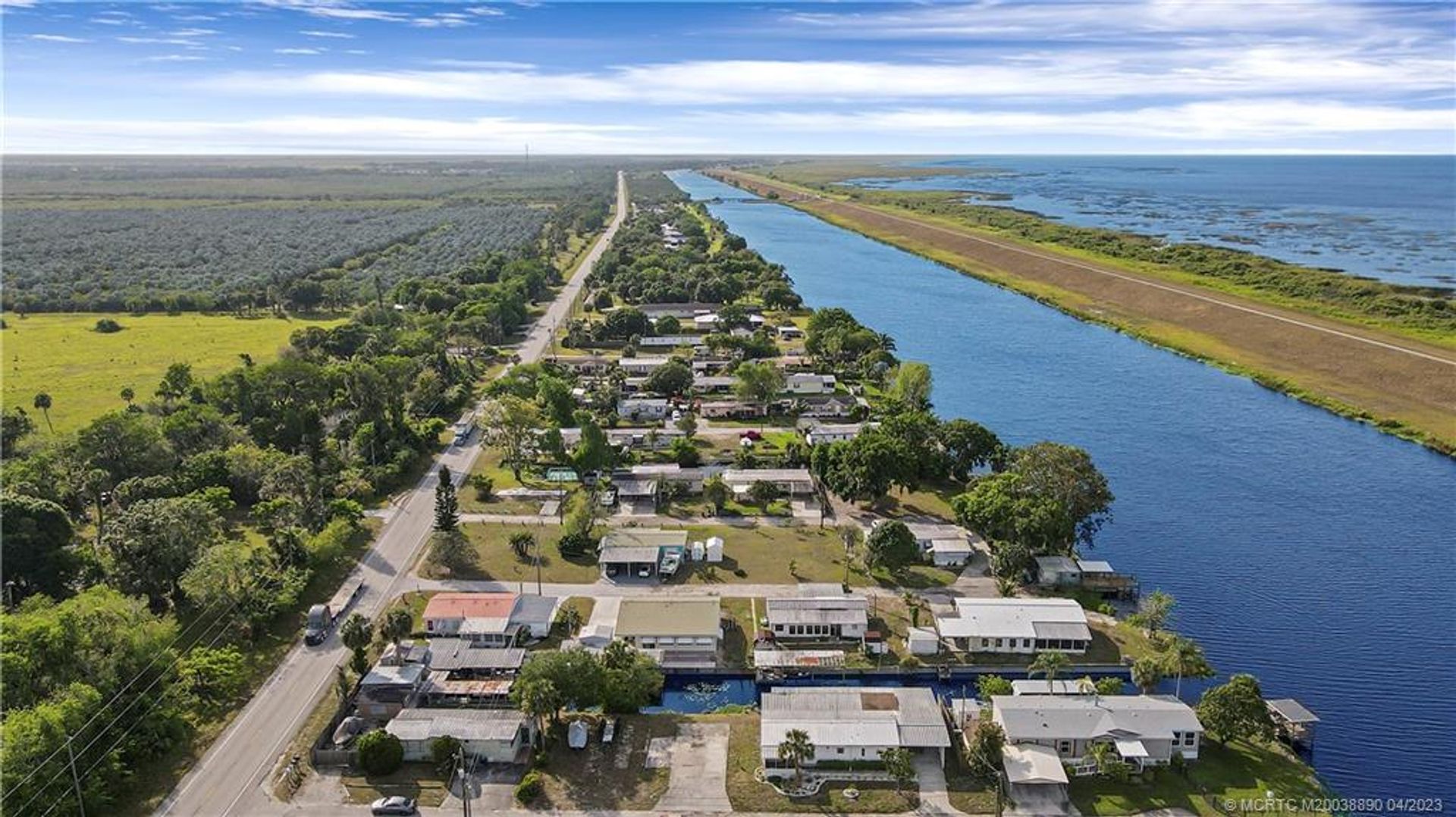 산업 에 Okeechobee, Florida 11669927