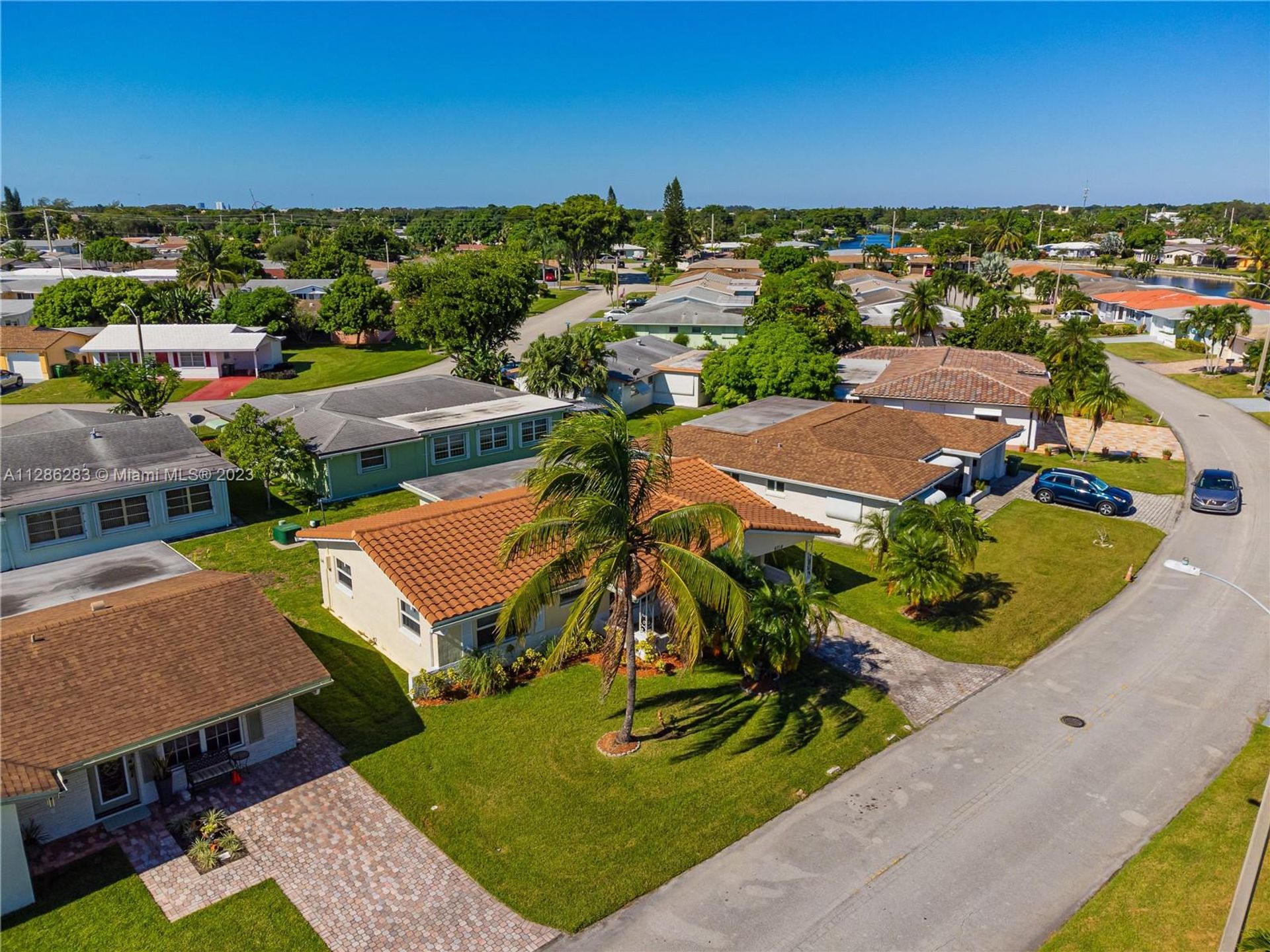 House in Tamarac, Florida 11669950