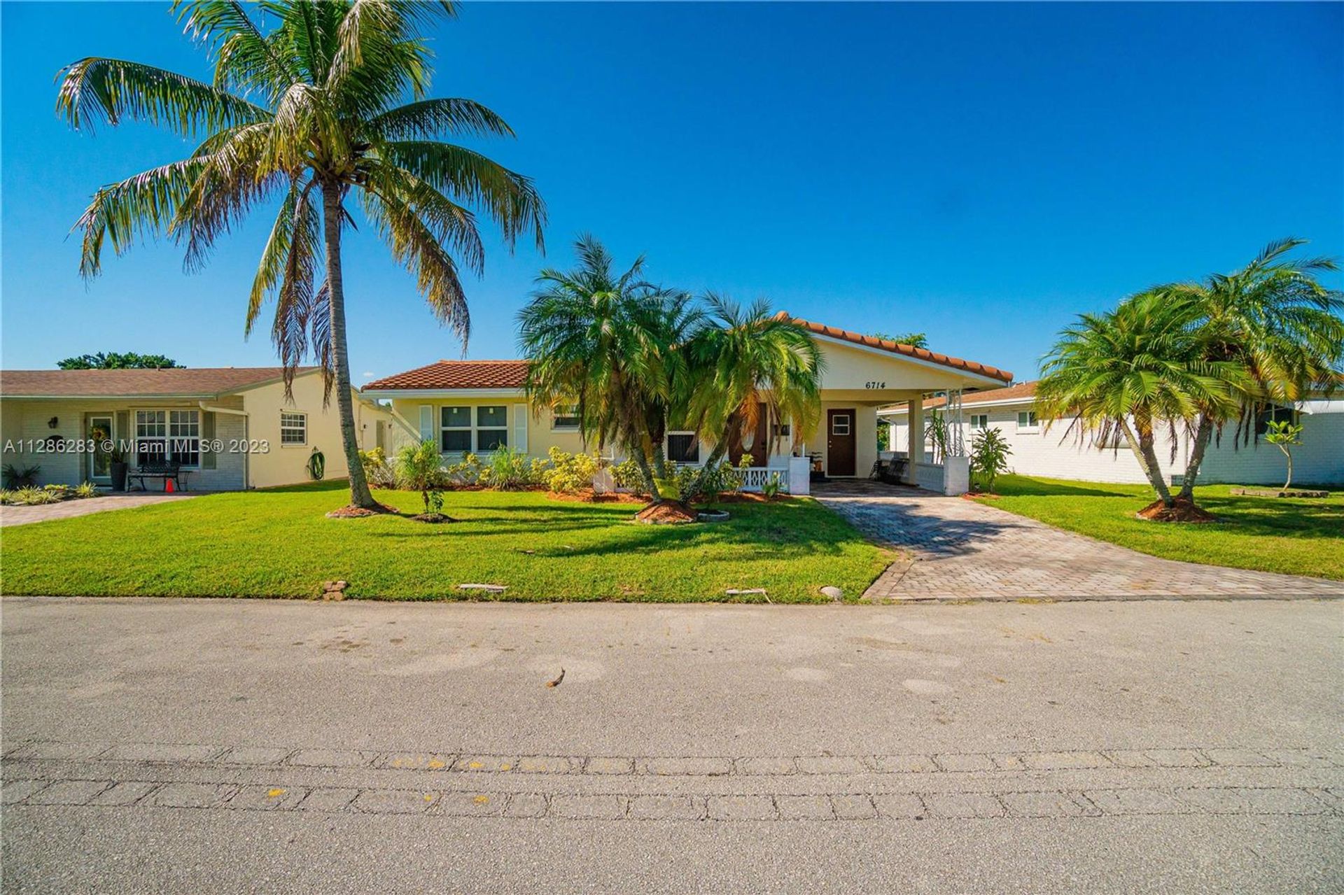 House in Tamarac, Florida 11669950