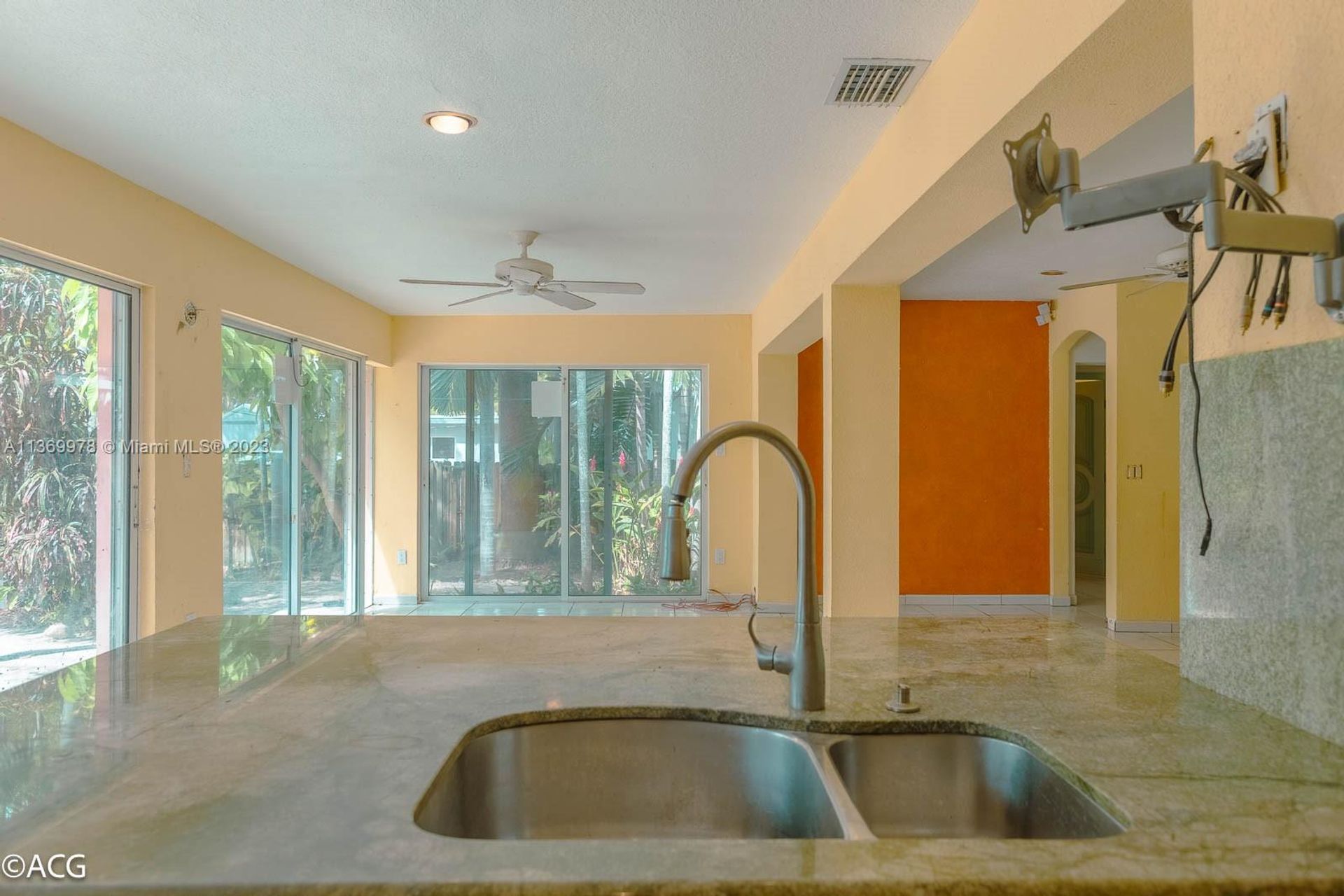 House in Hollywood, Florida 11669956