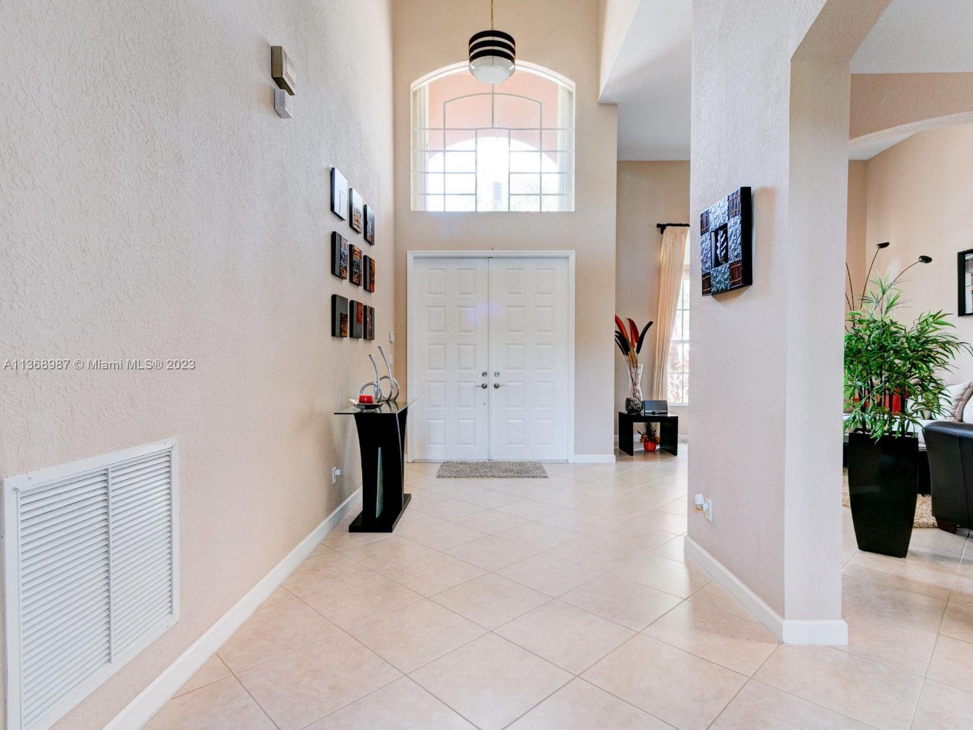 House in Weston, Florida 11669960