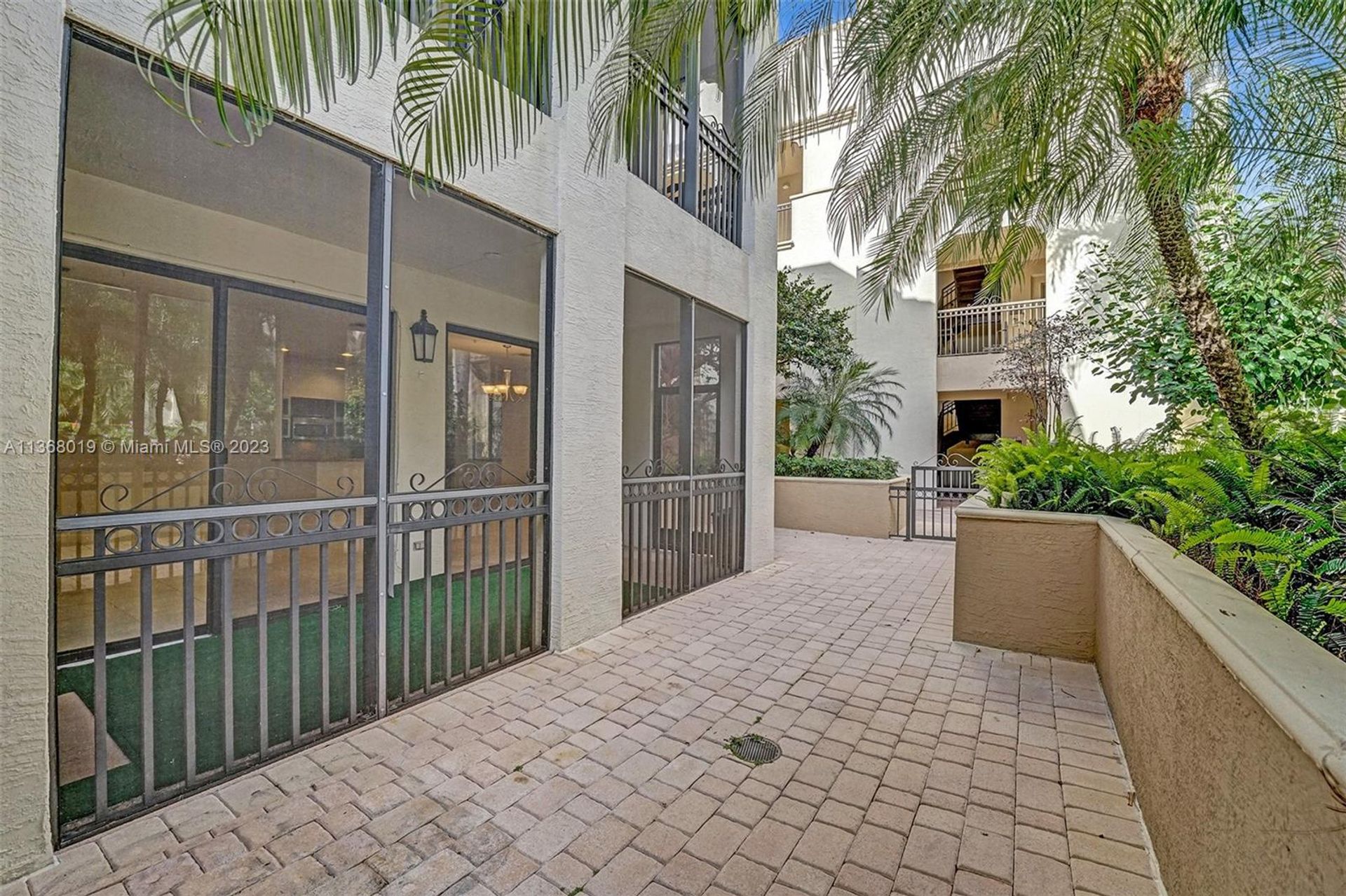 Condominium in Sunrise, Florida 11670910