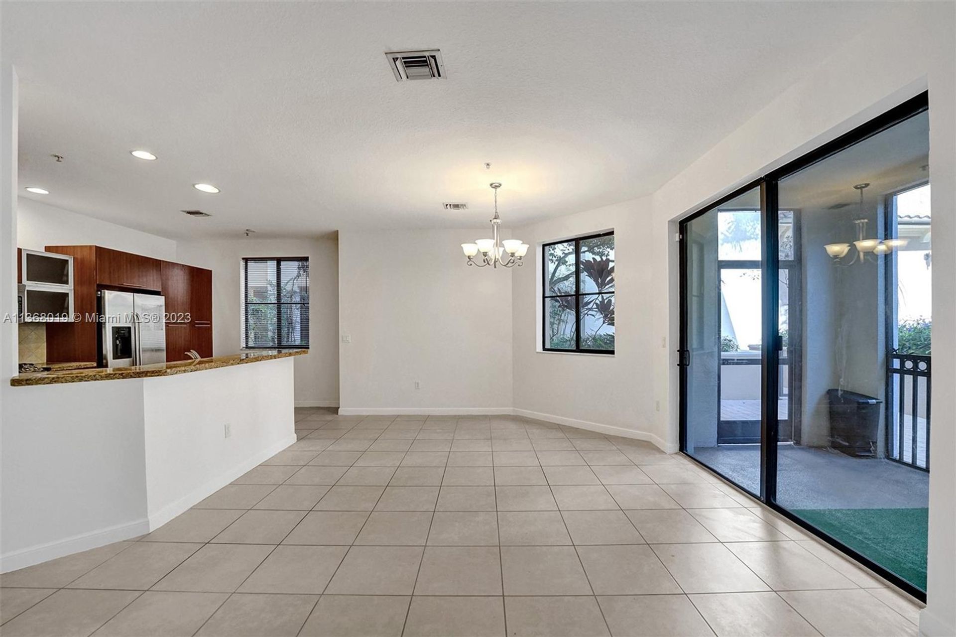 Condominium in Sunrise, Florida 11670910