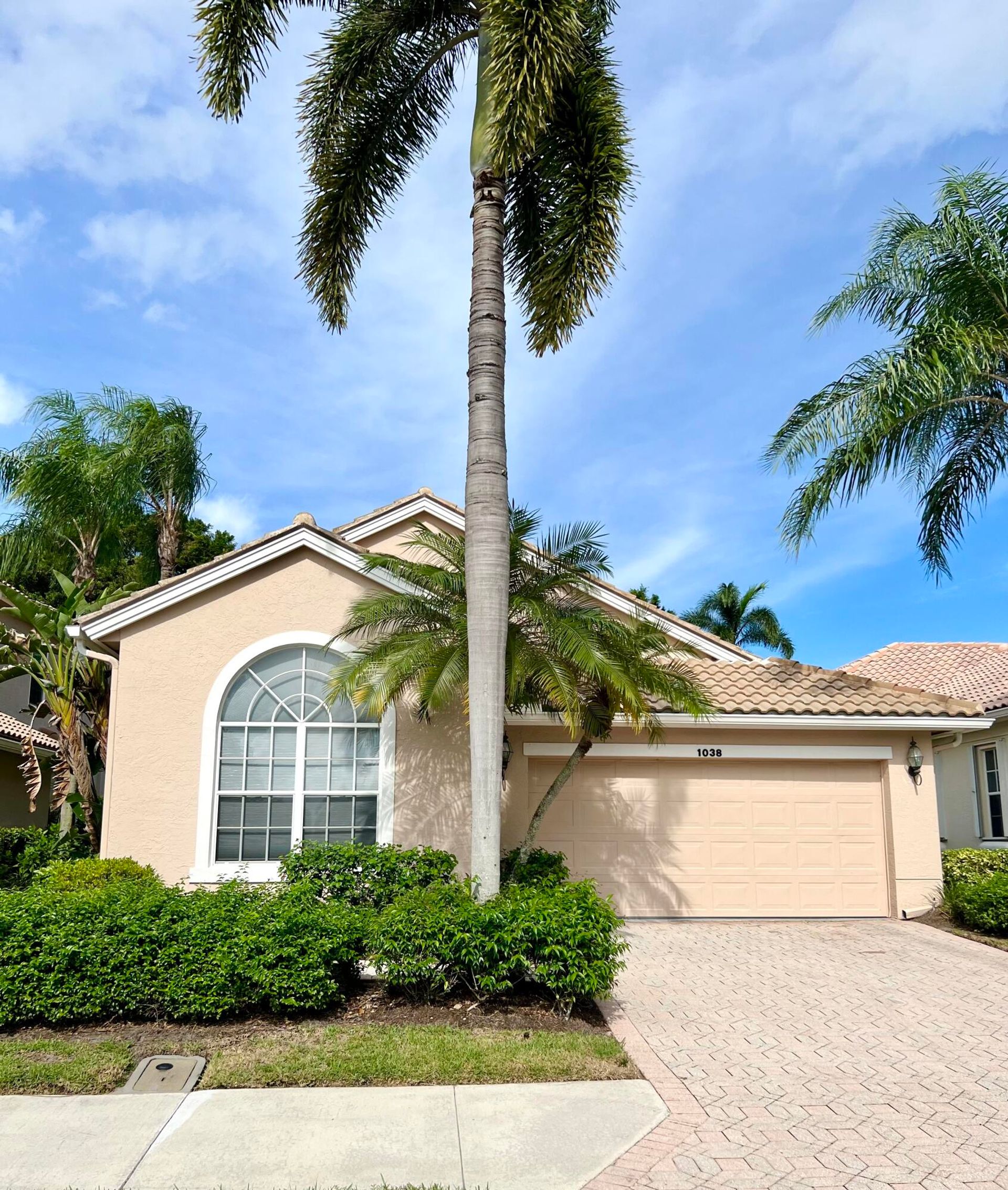 House in Palm Beach Gardens, Florida 11679136