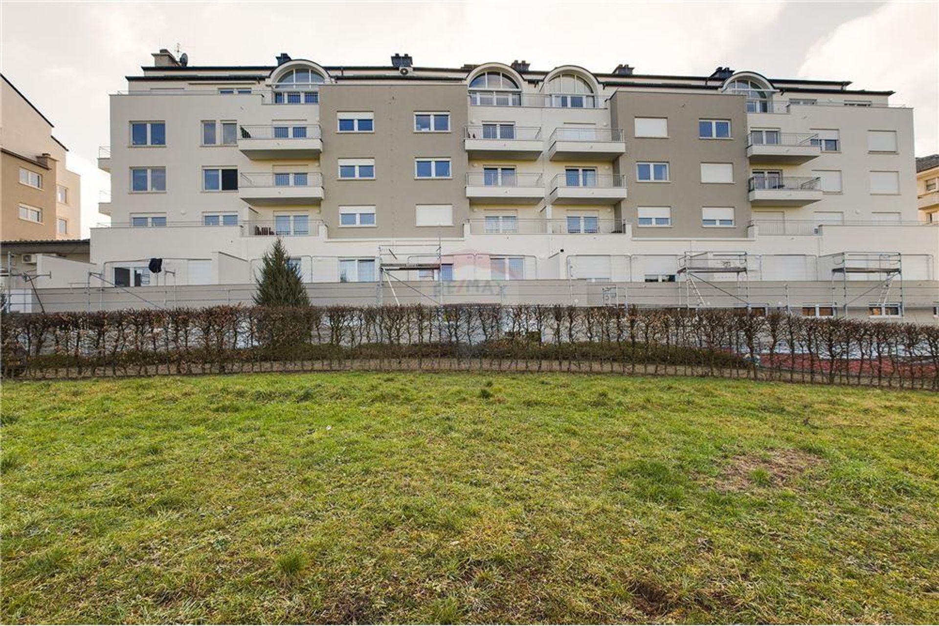 Condominium in Luxembourg, Luxembourg 11679489