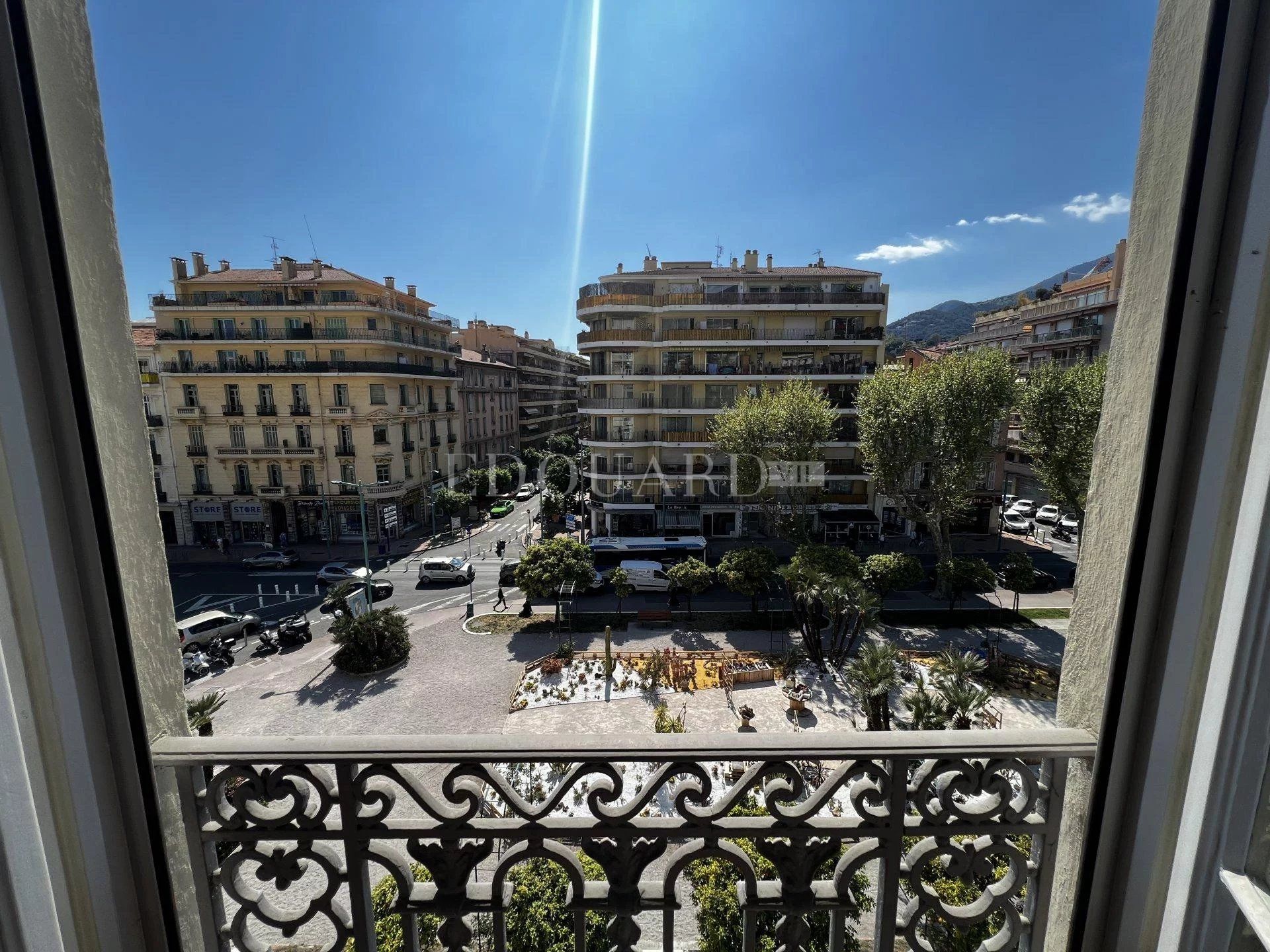 Condominium in Menton, Alpes-Maritimes 11680901