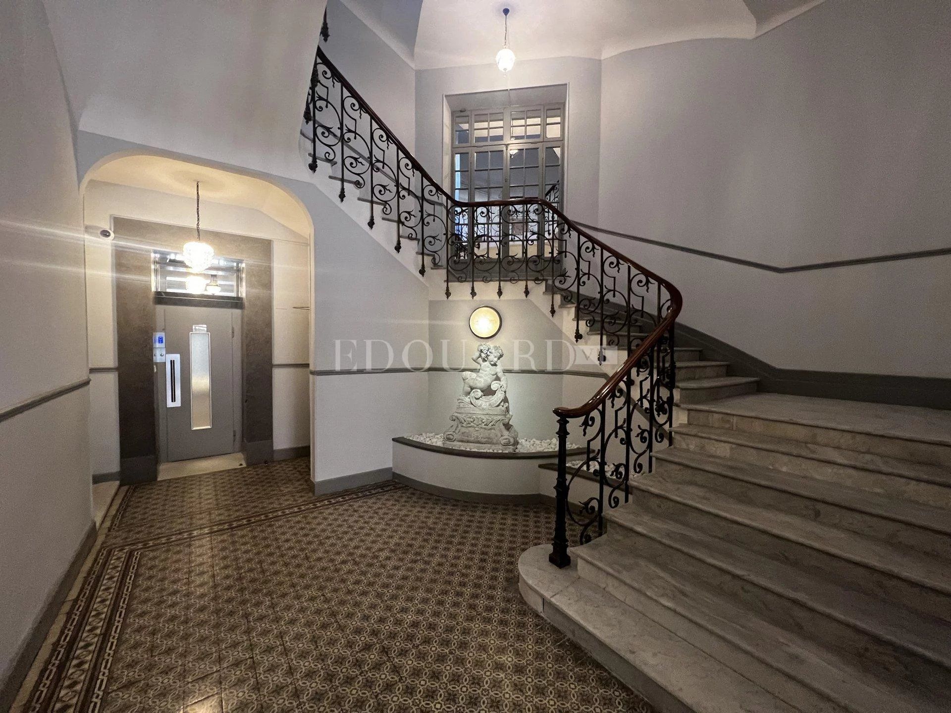 Condominium in Menton, Alpes-Maritimes 11680901