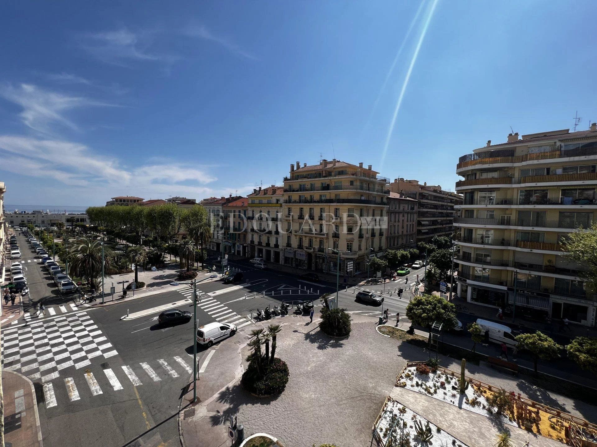 Condominium in Menton, Alpes-Maritimes 11680901