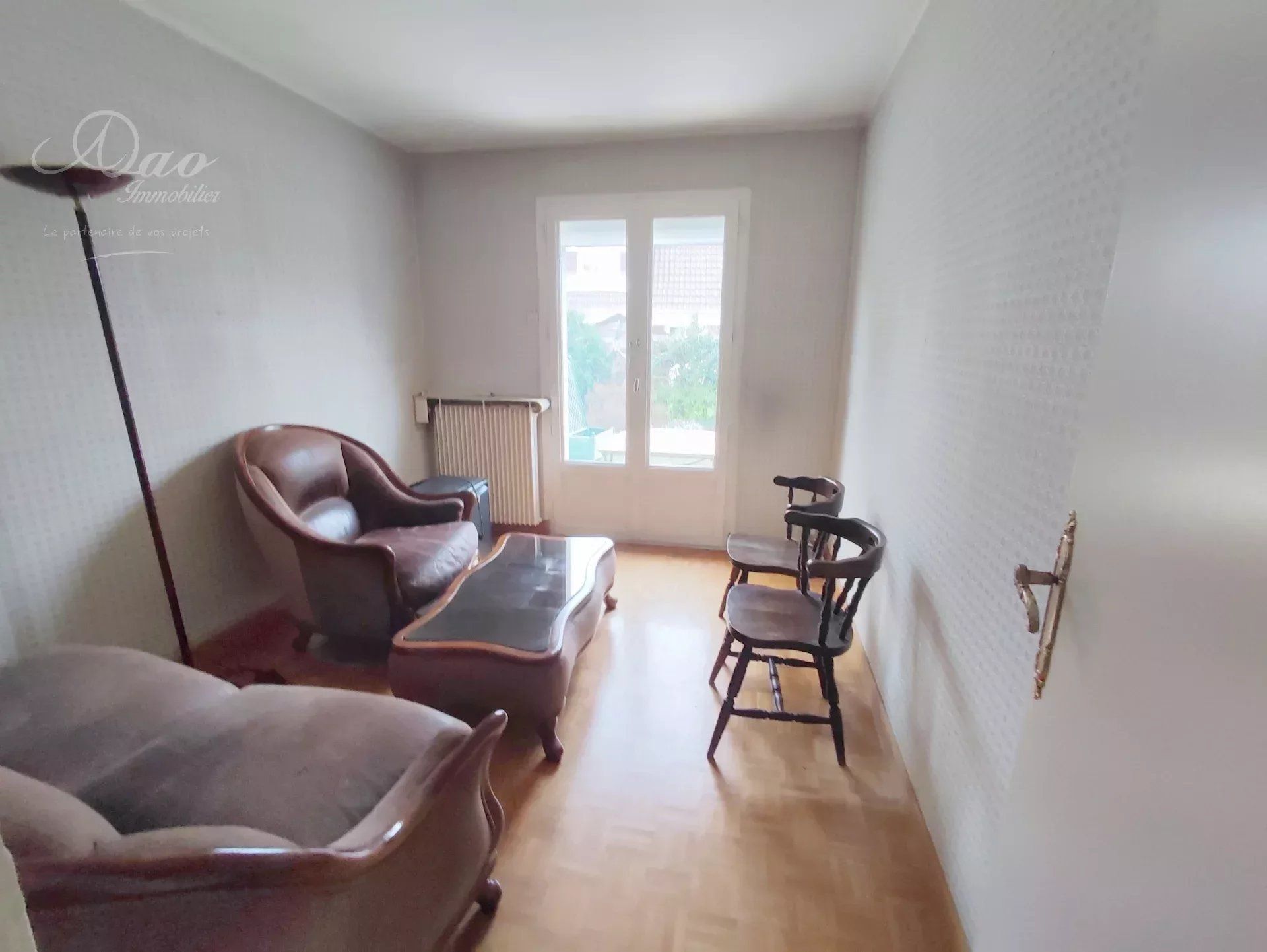 房子 在 Saint-Julien-les-Villas, Aube 11683460