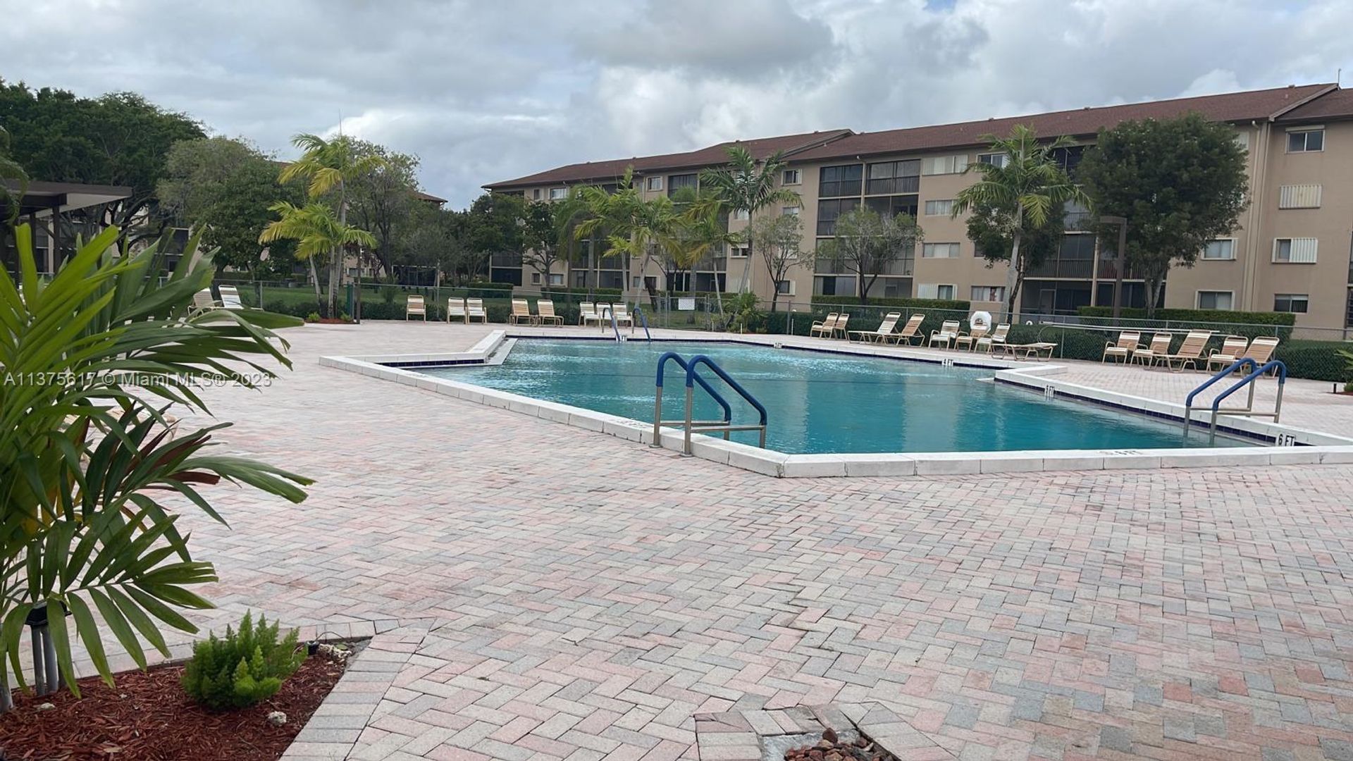 Huis in Pembroke Pines, Florida 11691375